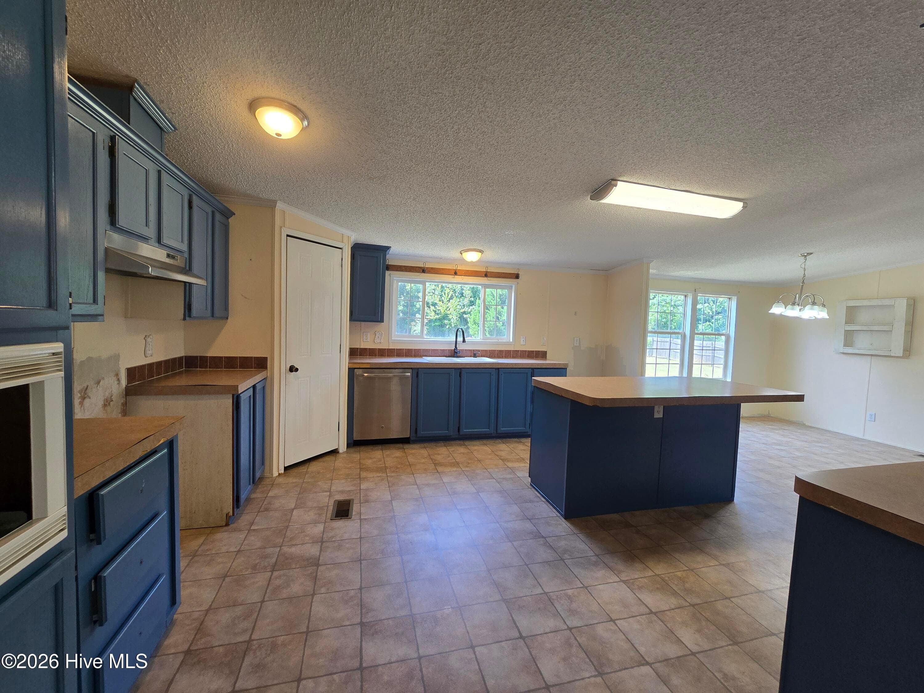 Manufactured Home at 307 Kimberly Court, Elizabeth City, NC 27909, photo 7 of 20