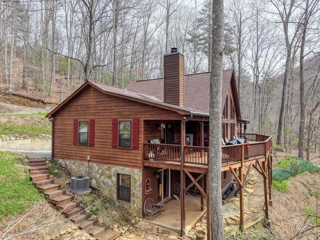 Residential at 575 Carolina Springs Lane, Franklin, NC 28734, photo 10 of 68