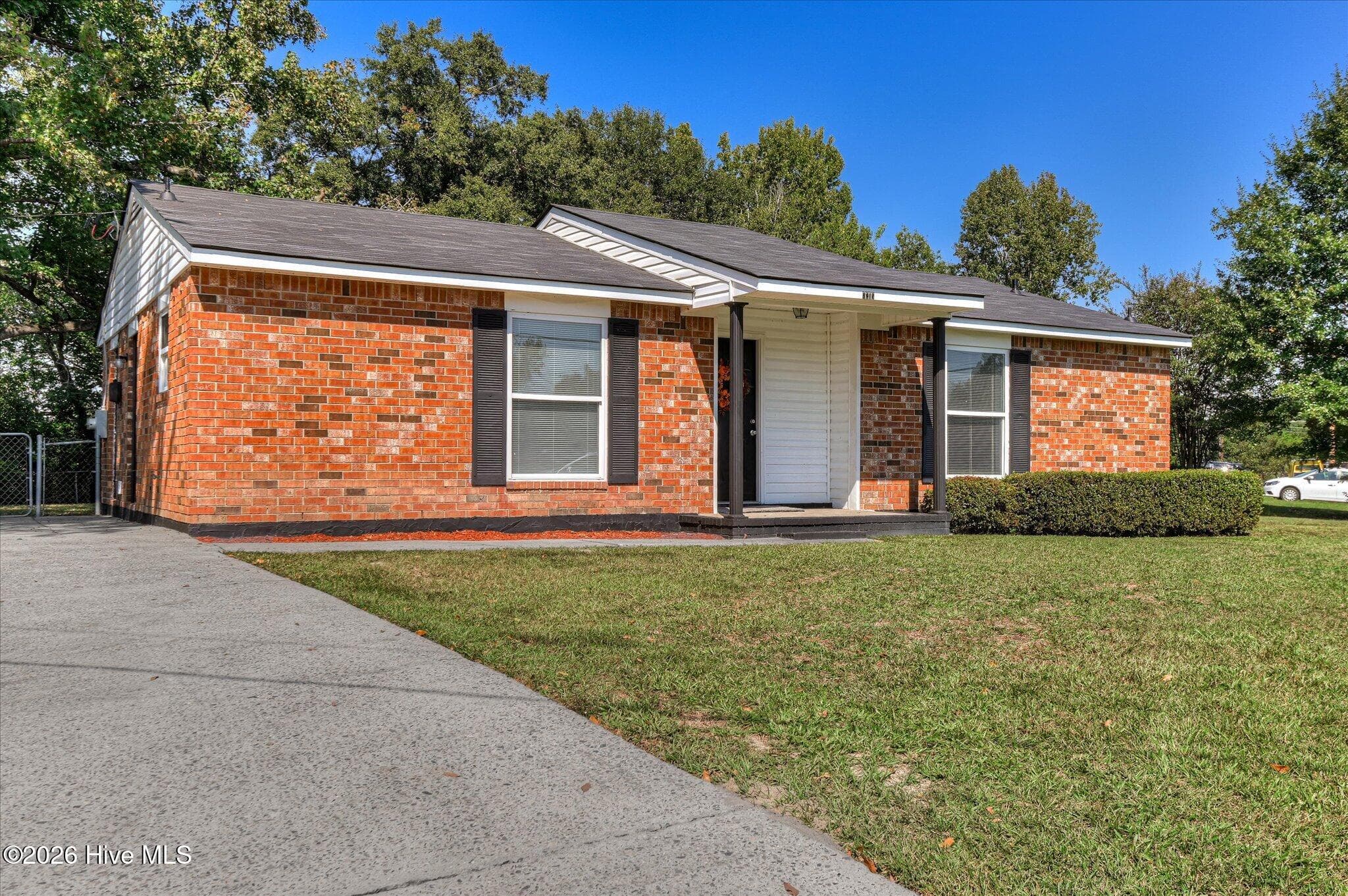 Single Family Residence at 3219 Gerald Drive E, Augusta, GA 30906, photo 3 of 37