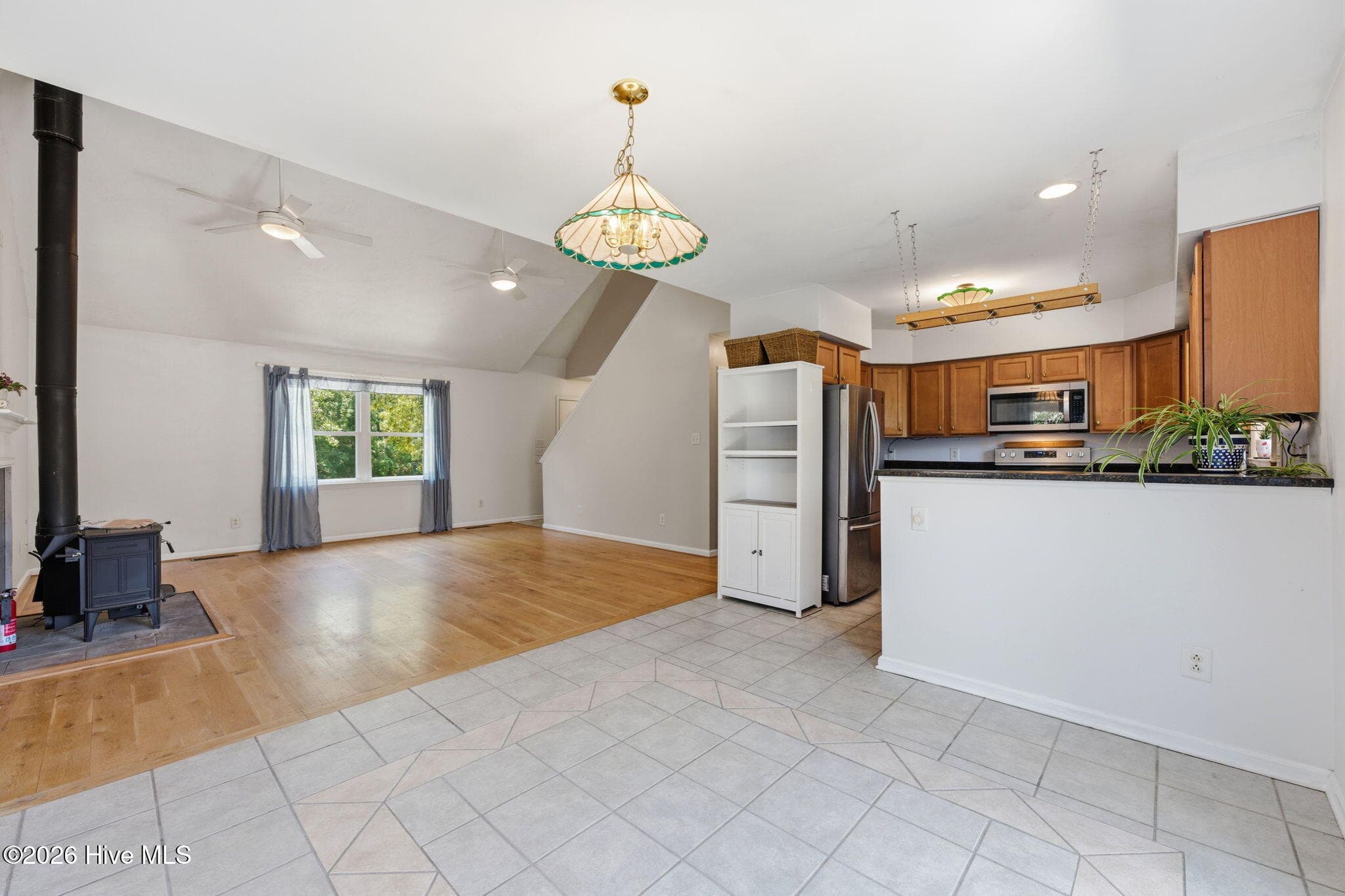 Single Family Residence at 913 Hearthside Court, New Bern, NC 28560, photo 12 of 49