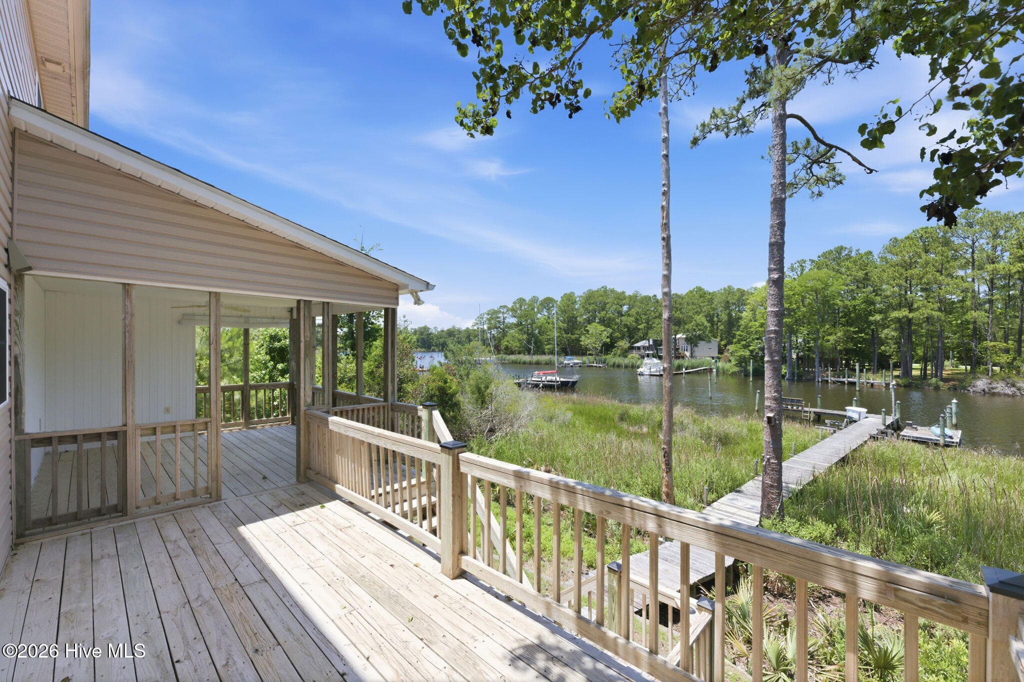 Single Family Residence at 913 Hearthside Court, New Bern, NC 28560, photo 8 of 49