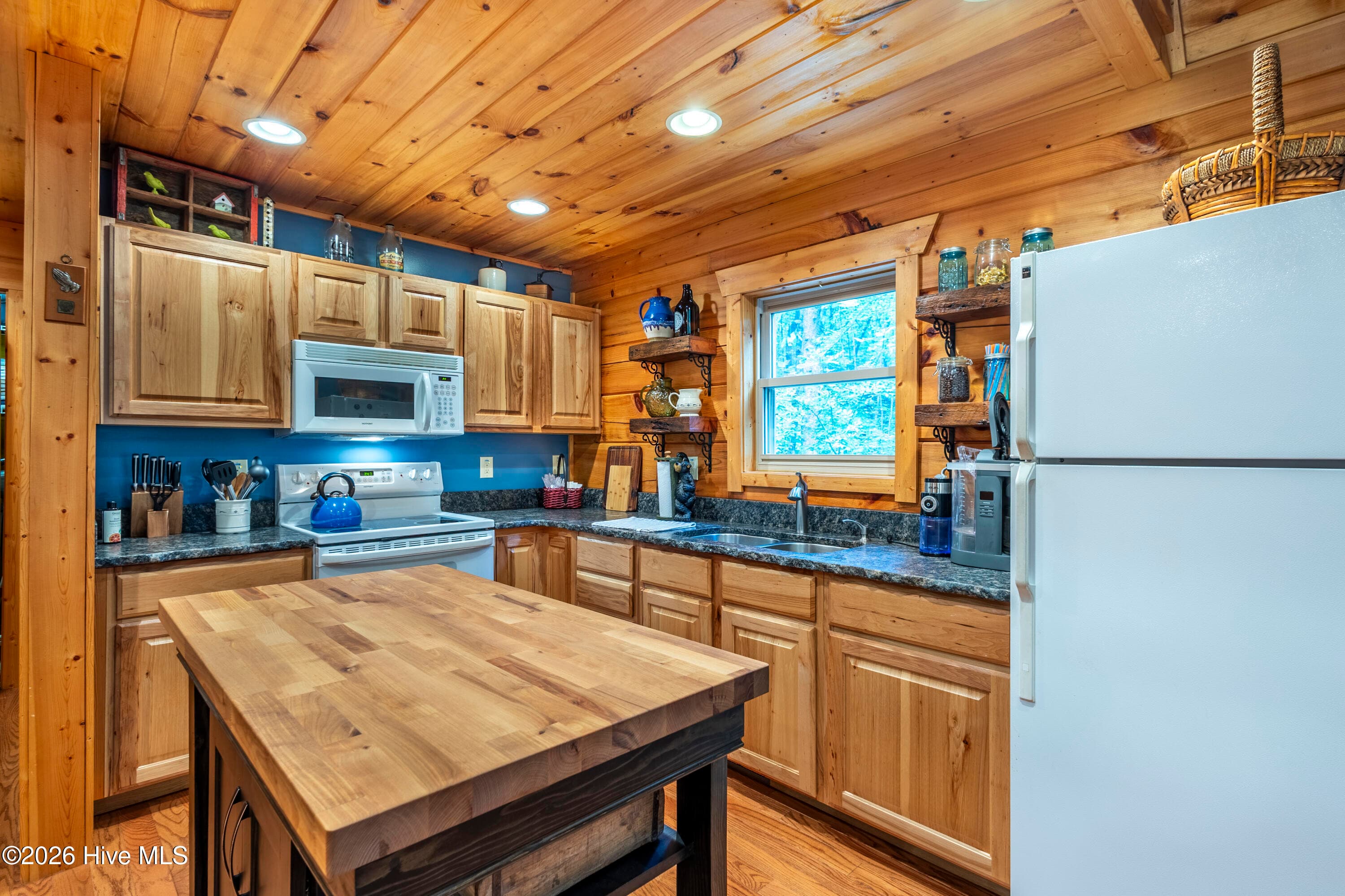 Single Family Residence at 615 Valley View Heights Lane, Andrews, NC 28901, photo 10 of 67