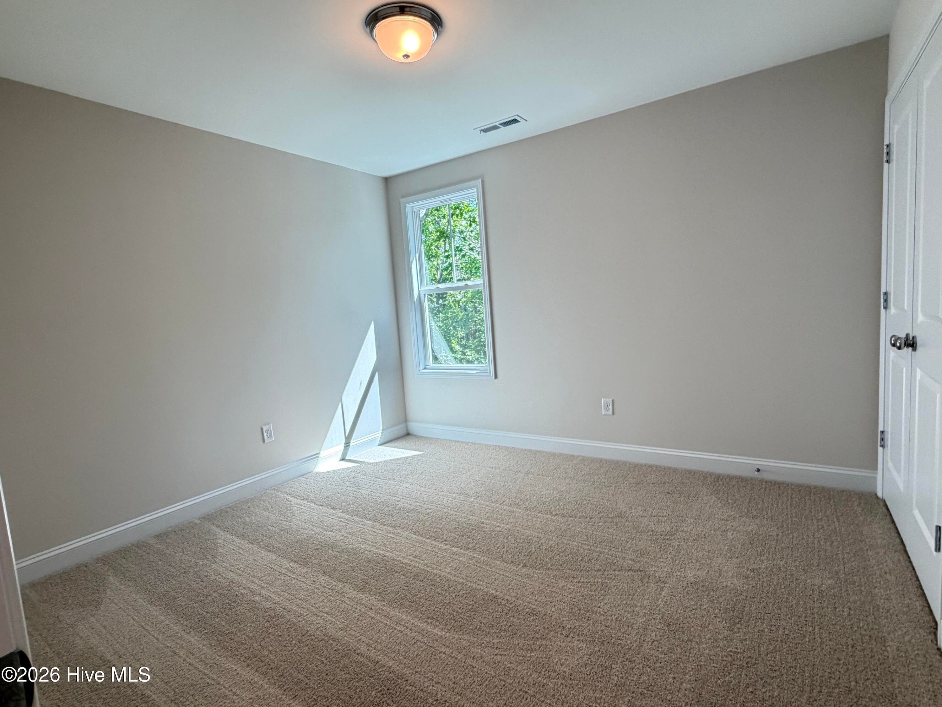 Single Family Residence at 100 S Bandwheel Way, Hampstead, NC 28443, photo 16 of 31