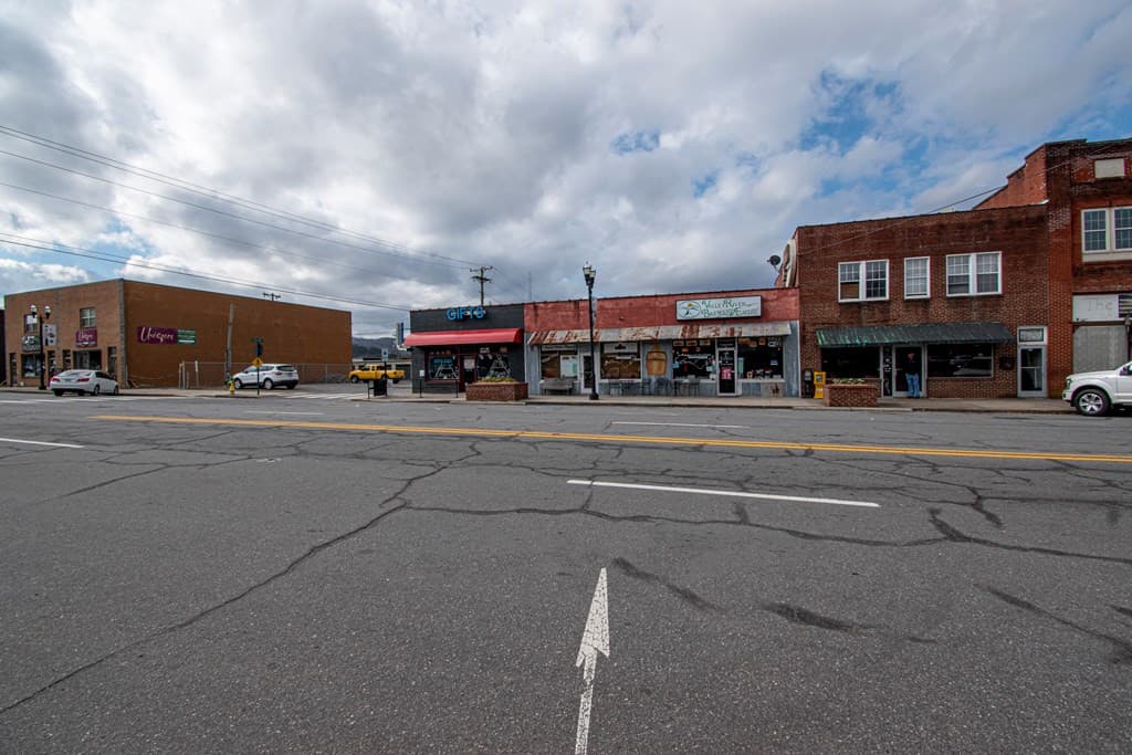 Business at 71 Tennessee Street, Murphy, NC 28906, photo 2 of 26