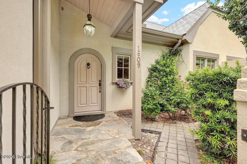 Front courtyard - 1609 Dijon Drive, Wilmington, NC 28405