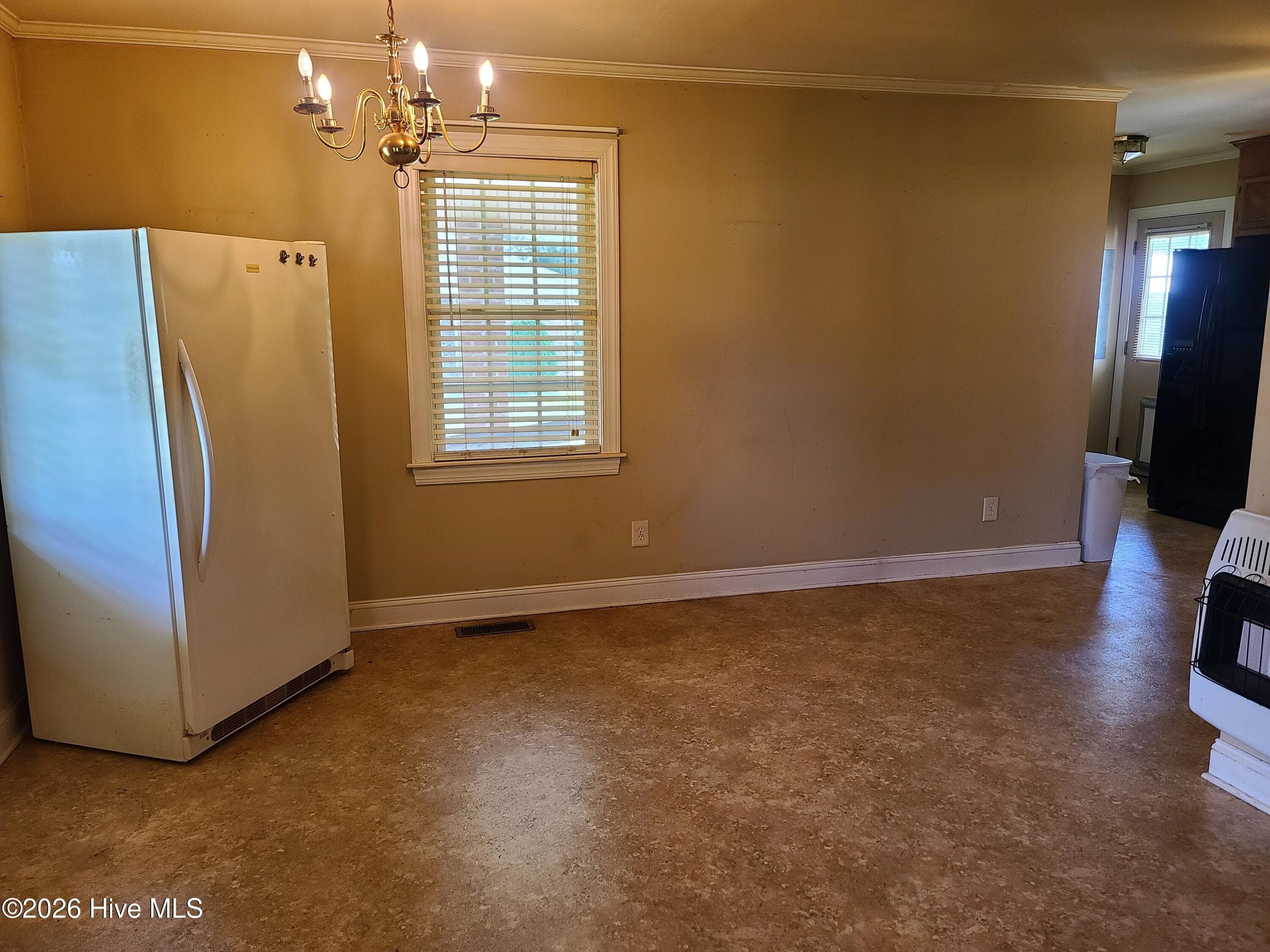 Dining - 569 Central Avenue, Kinston, NC 28504