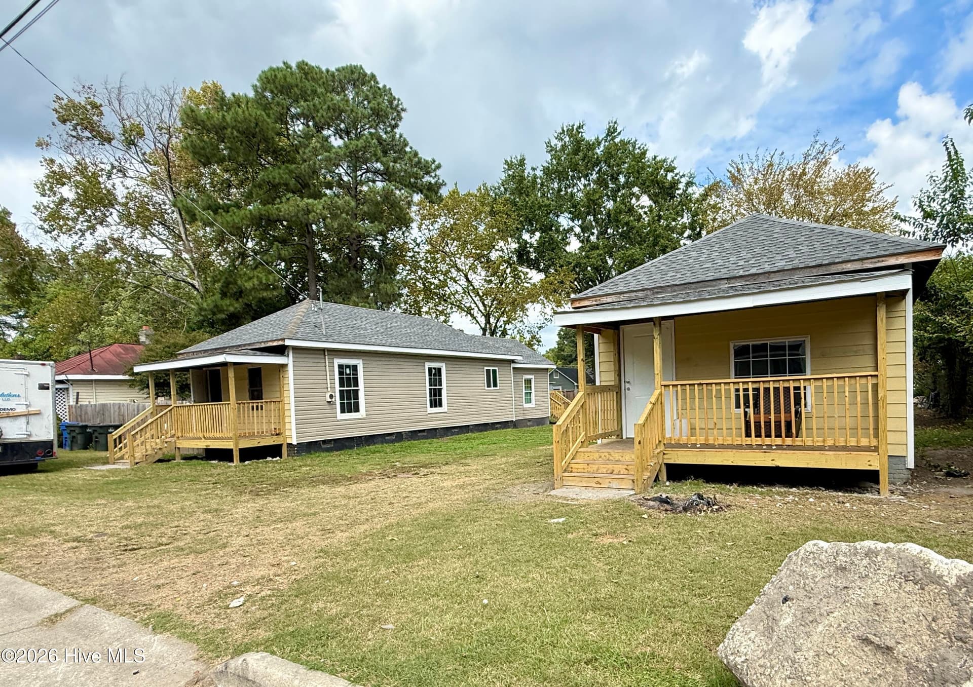 Single Family Residence at 911 Washington Street E, Wilson, NC 27893, photo 2 of 20