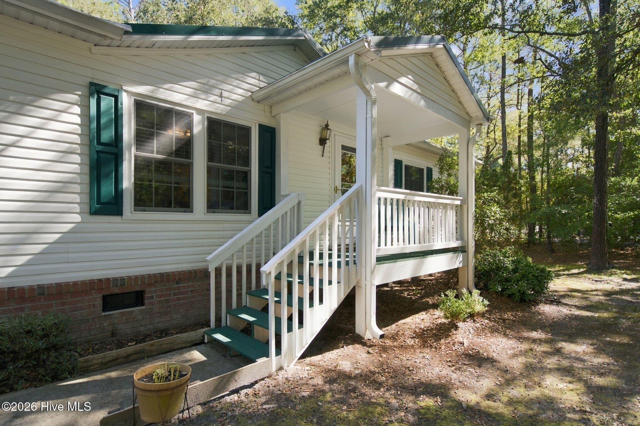 Manufactured Home at 42 Warwick Court, Hampstead, NC 28443, photo 3 of 55