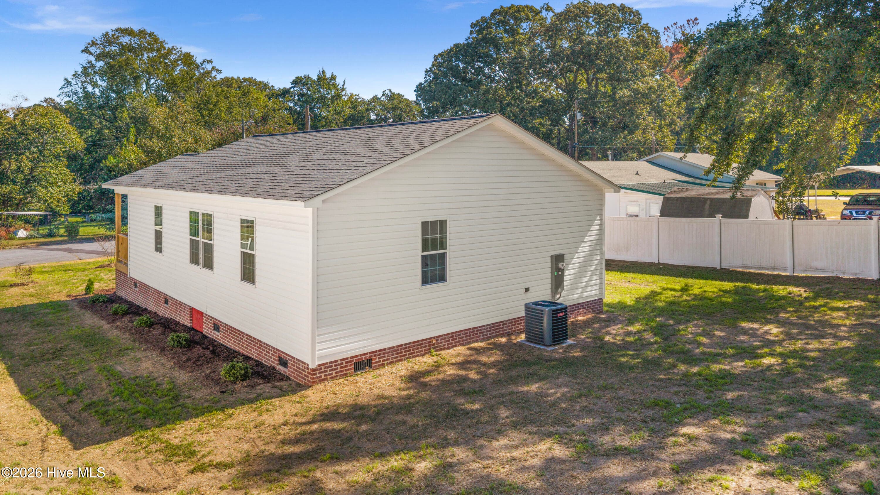 Single Family Residence at 603 Ashford Drive, Clinton, NC 28328, photo 11 of 16