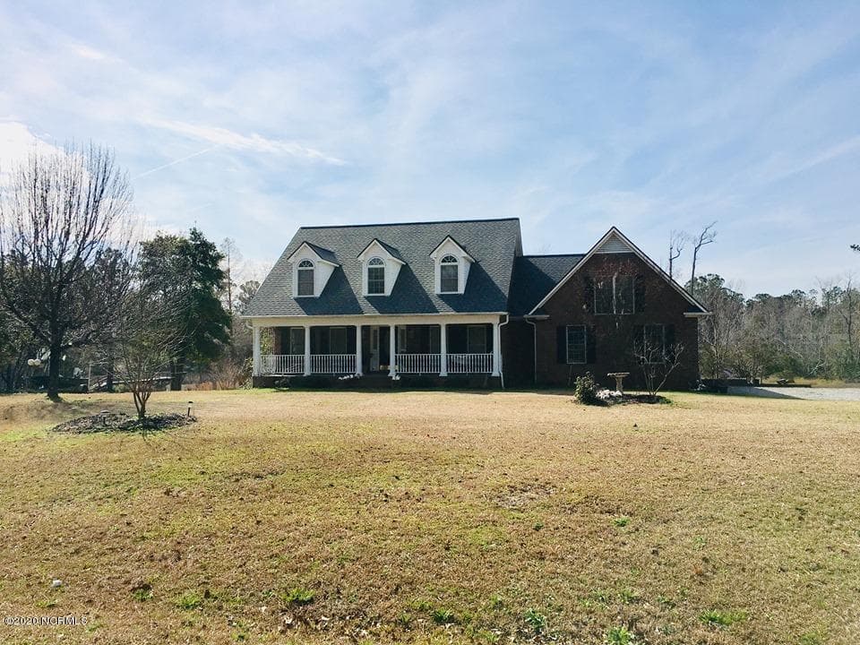 Single Family Residence at 613 Hughes Road, Hampstead, NC 28443, photo 6 of 8