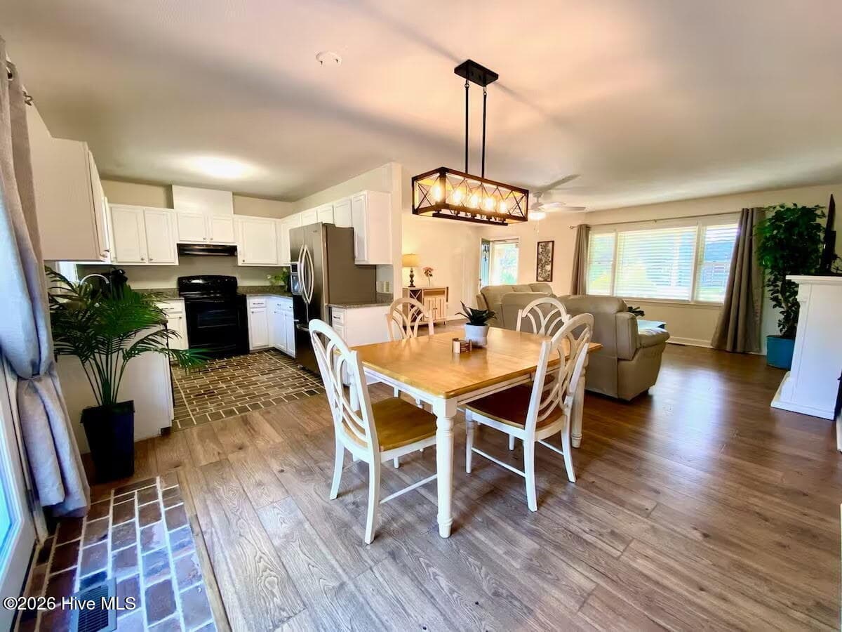 Single Family Residence at 5302 Dandelion Drive, Wilmington, NC 28405, photo 9 of 62