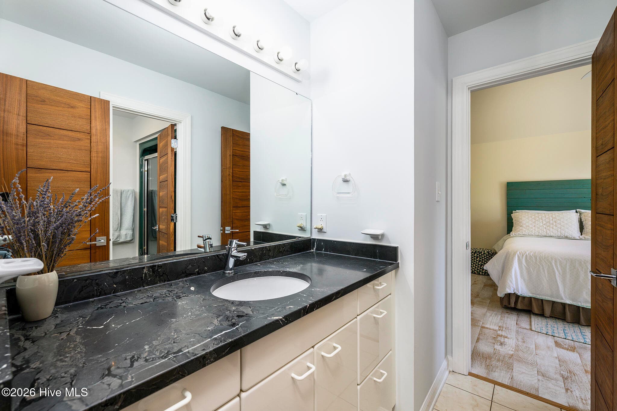 Full Bathroom Between Upstairs Bedrooms - 228 Drake Landing, New Bern, NC 28560
