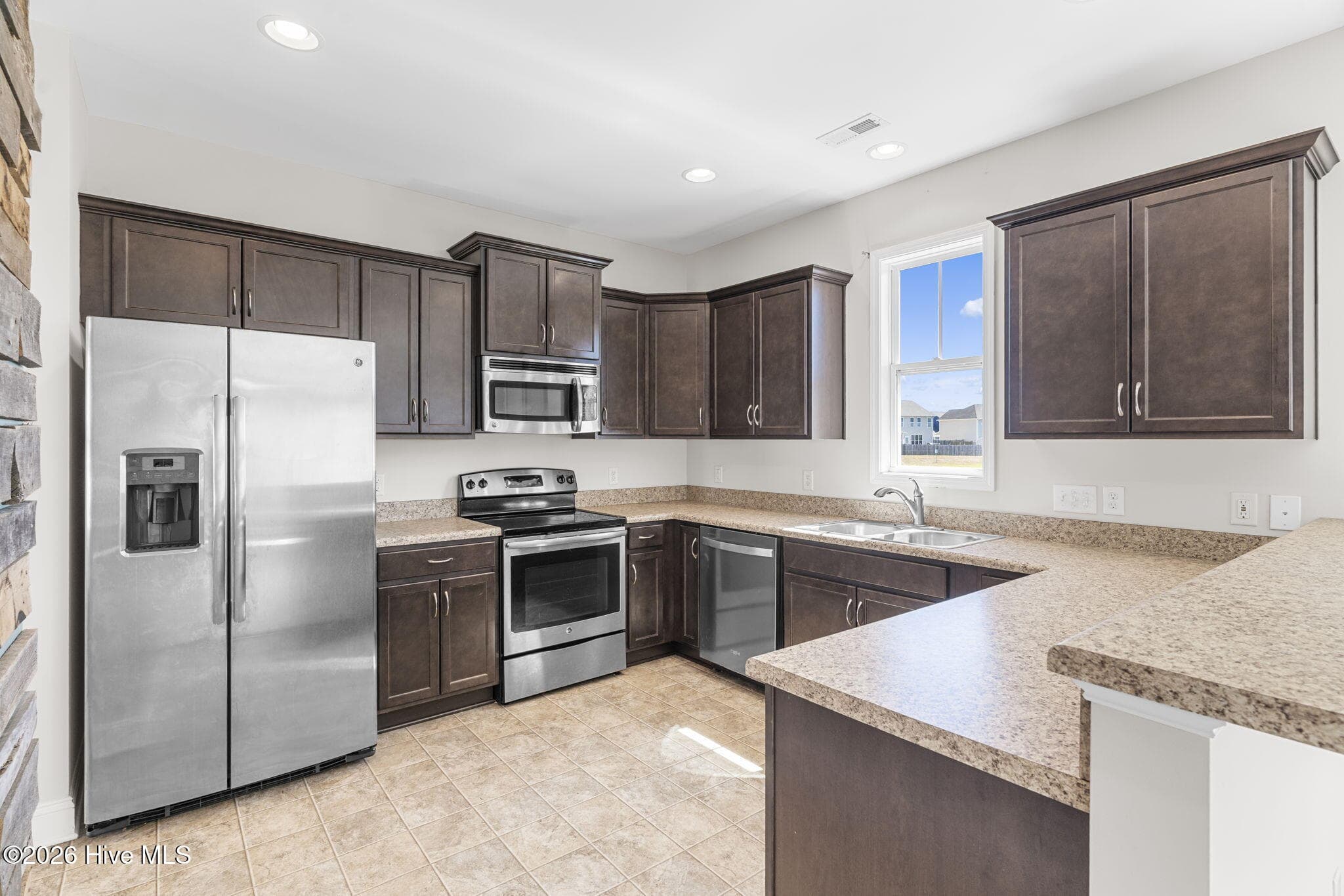 Single Family Residence at 8037 Footpath Road, Leland, NC 28451, photo 10 of 43