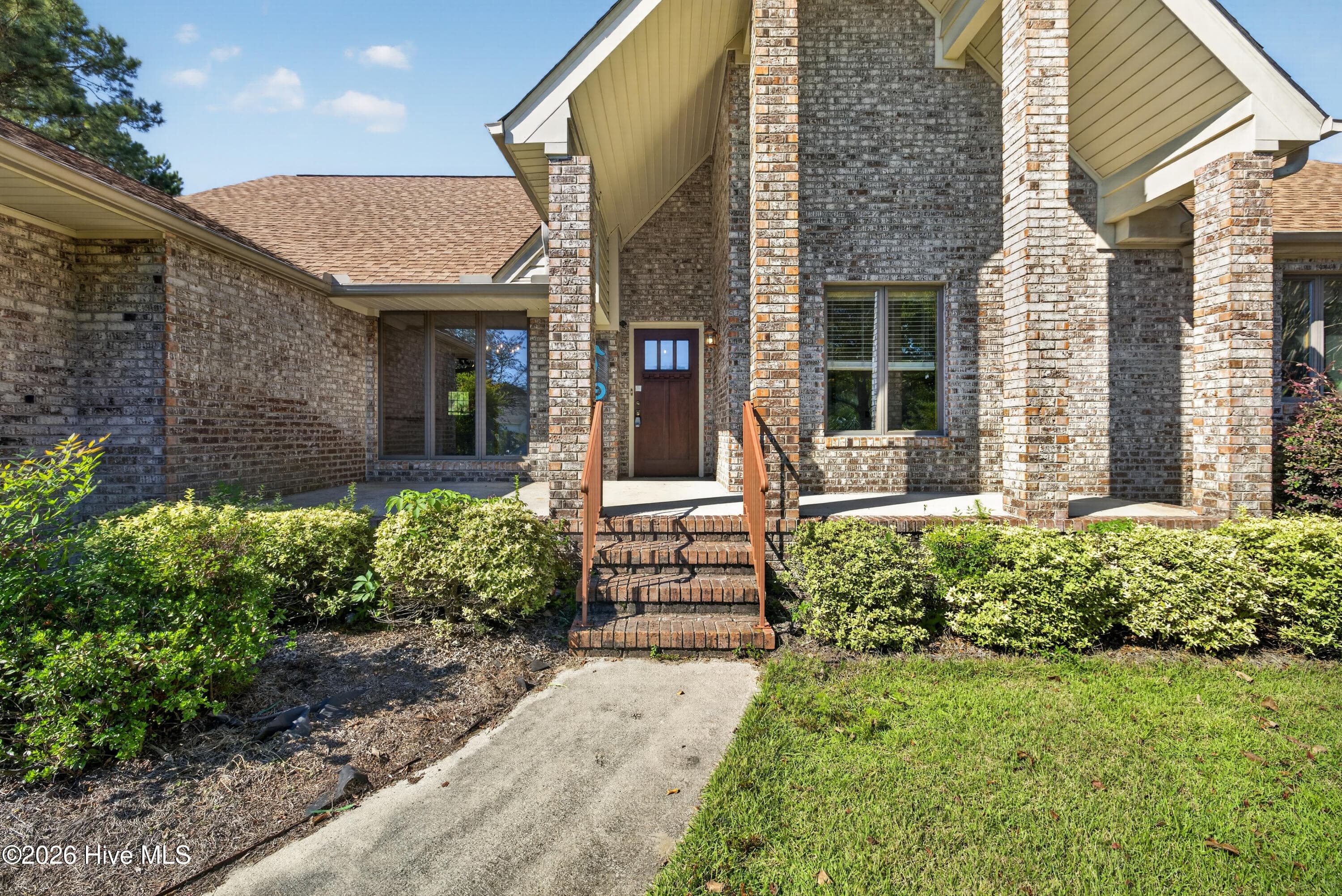 Single Family Residence at 106 Bogey Court, Hampstead, NC 28443, photo 5 of 52