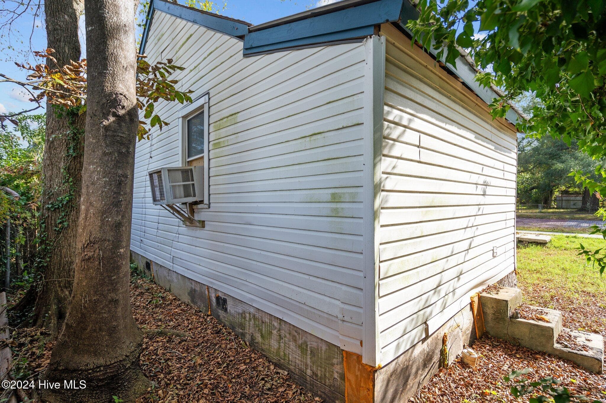 Single Family Residence at 513 Swann Street, Wilmington, NC 28401, photo 3 of 3