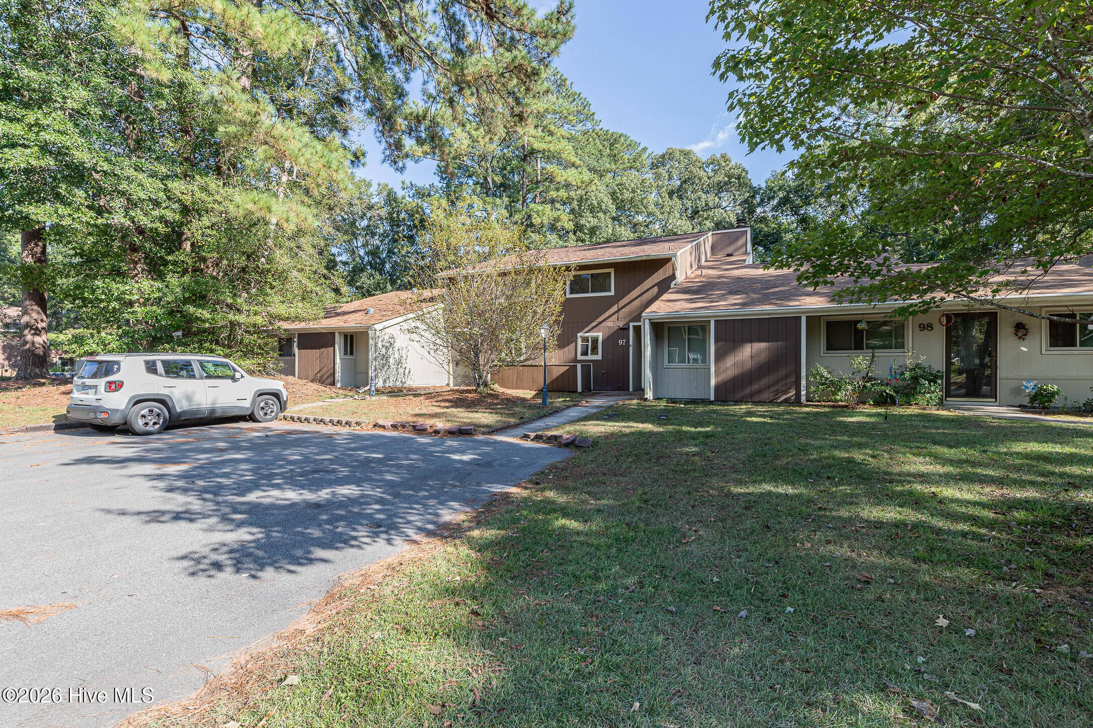 Townhouse at 97 Quarterdeck, New Bern, NC 28562, photo 2 of 71