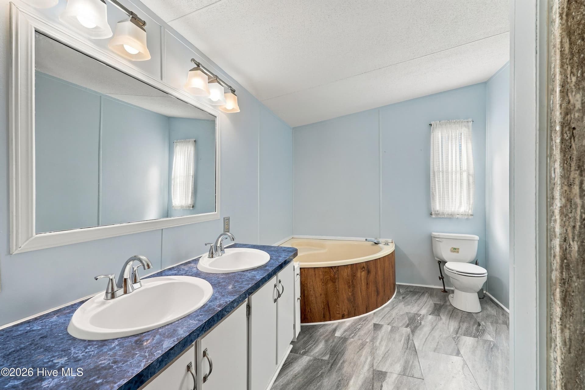 Manufactured Home at 683 Bay Harbor Drive, Hampstead, NC 28443, photo 17 of 40