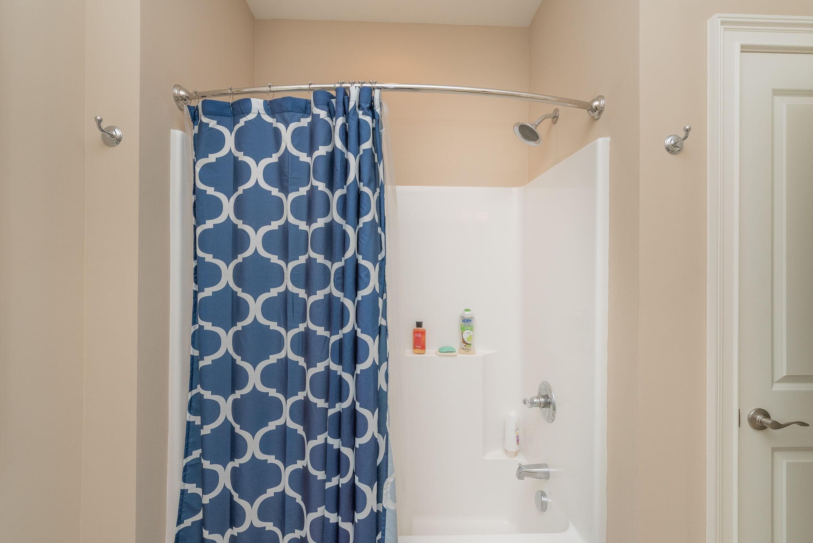 Guest bath shower/tub combo - 207 Quiet Oak Court, Aiken, SC 29803