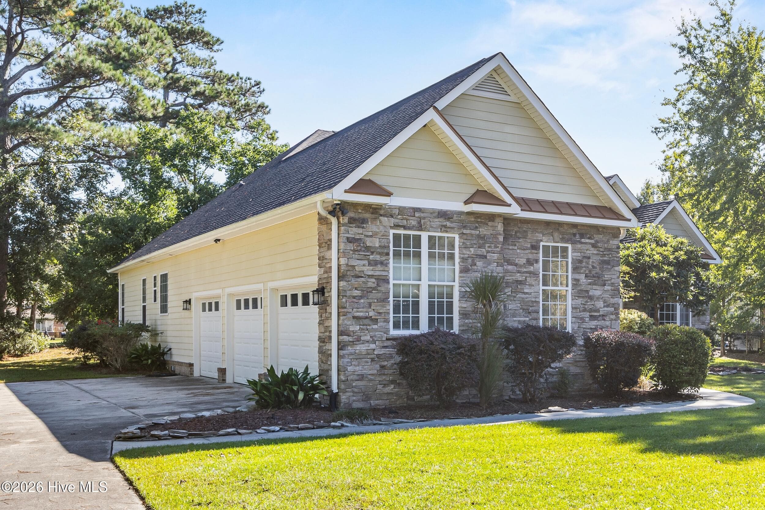 Single Family Residence at 707 N Green Tee Road, Hampstead, NC 28443, photo 4 of 63