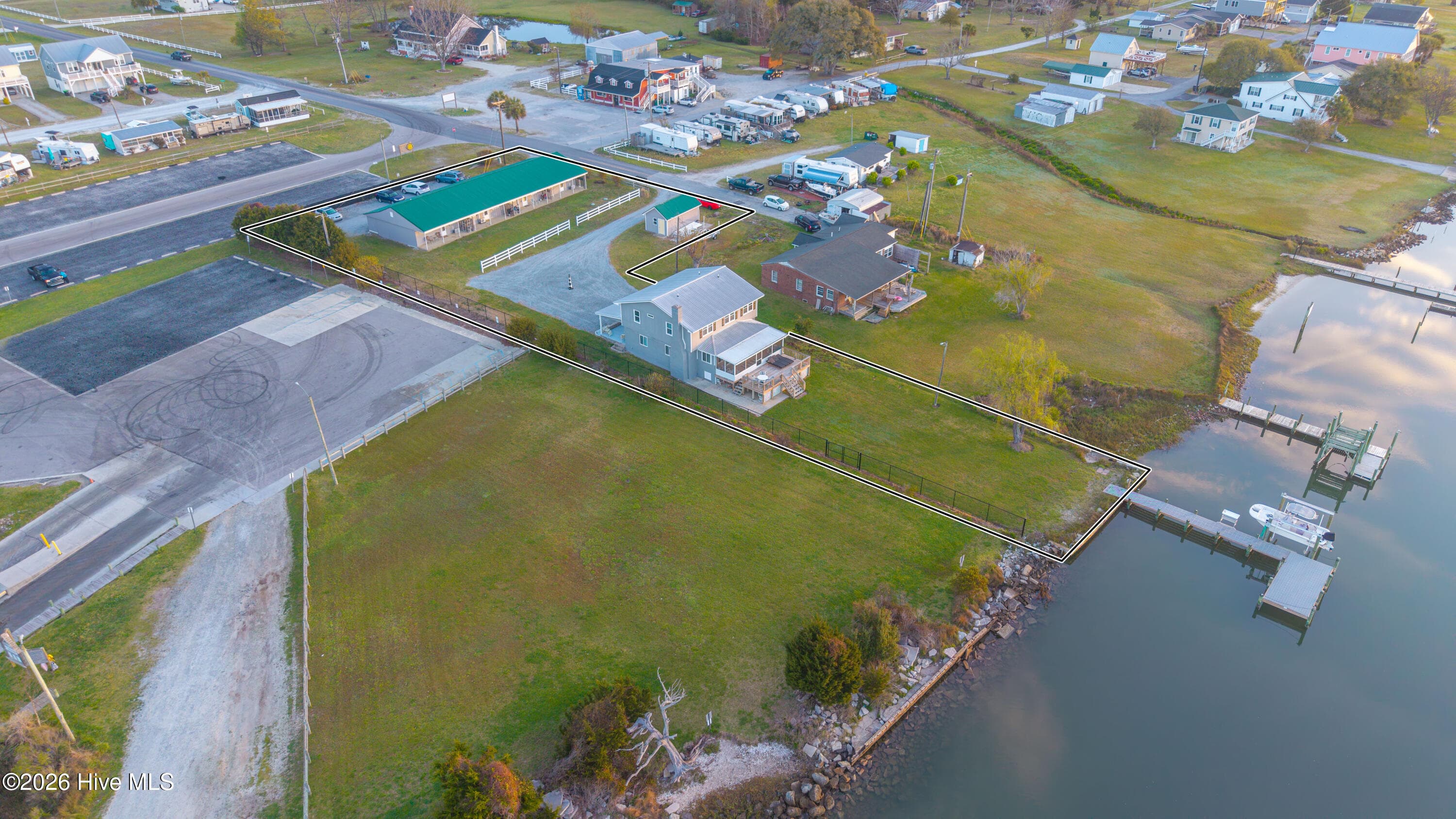 Single Family Residence at 258 Shell Rock Landing Road, Hubert, NC 28539, photo 5 of 29