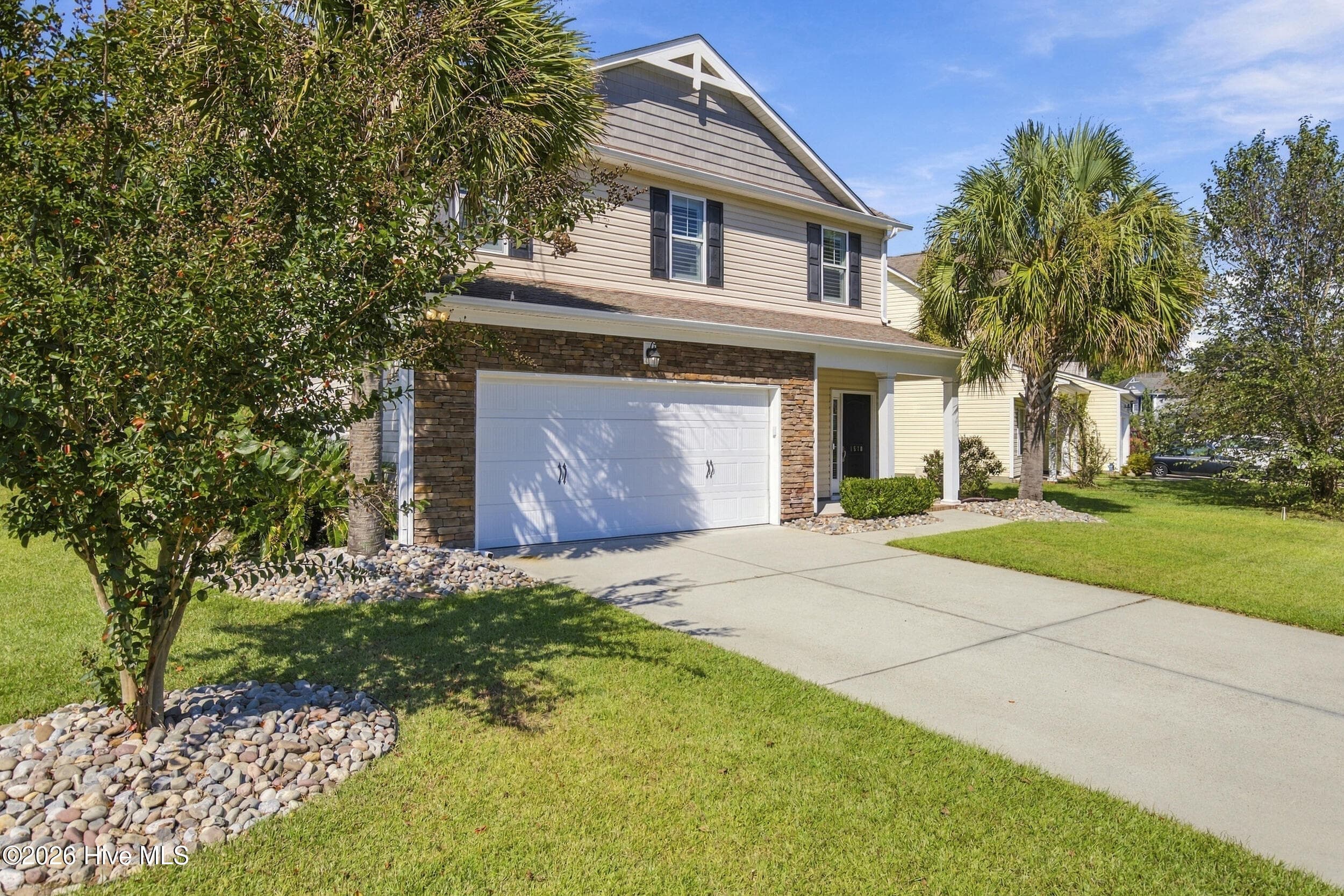 Single Family Residence at 1570 Stones Edge Loop, Wilmington, NC 28405, photo 3 of 64