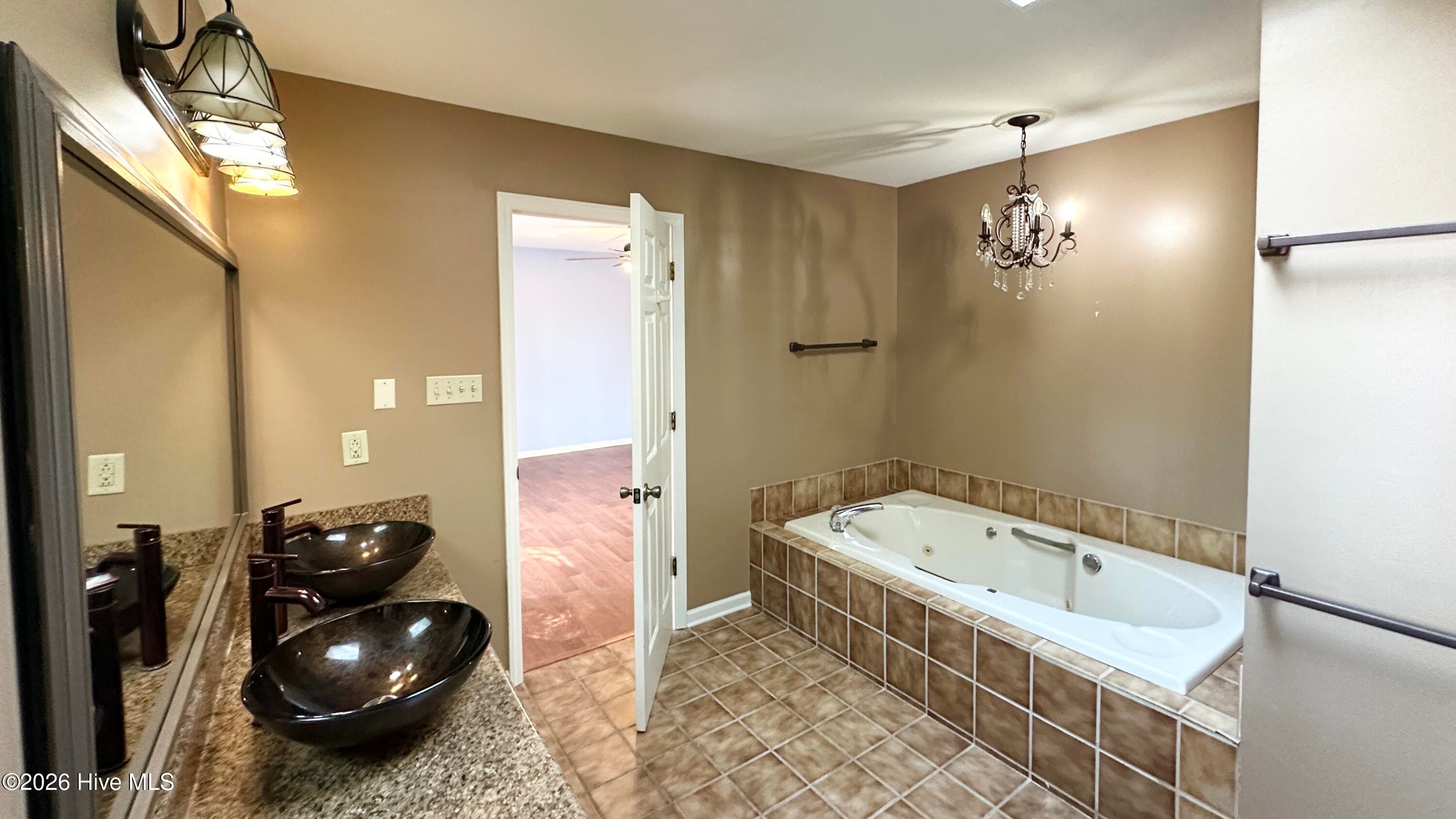 Single Family Residence at 1935 Caracara Drive, New Bern, NC 28560, photo 4 of 5
