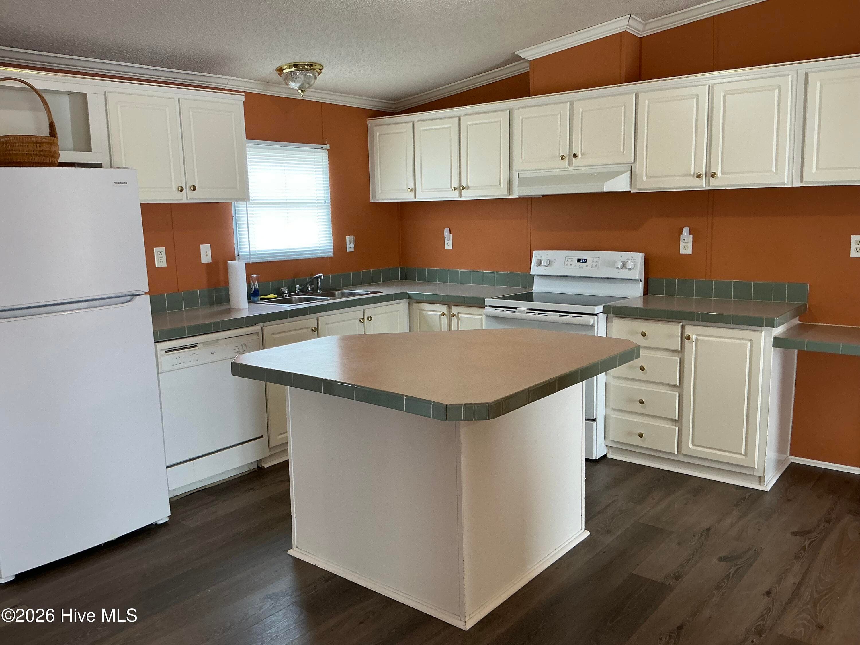 77 Maple Avenue, Elizabethtown, NC 28337