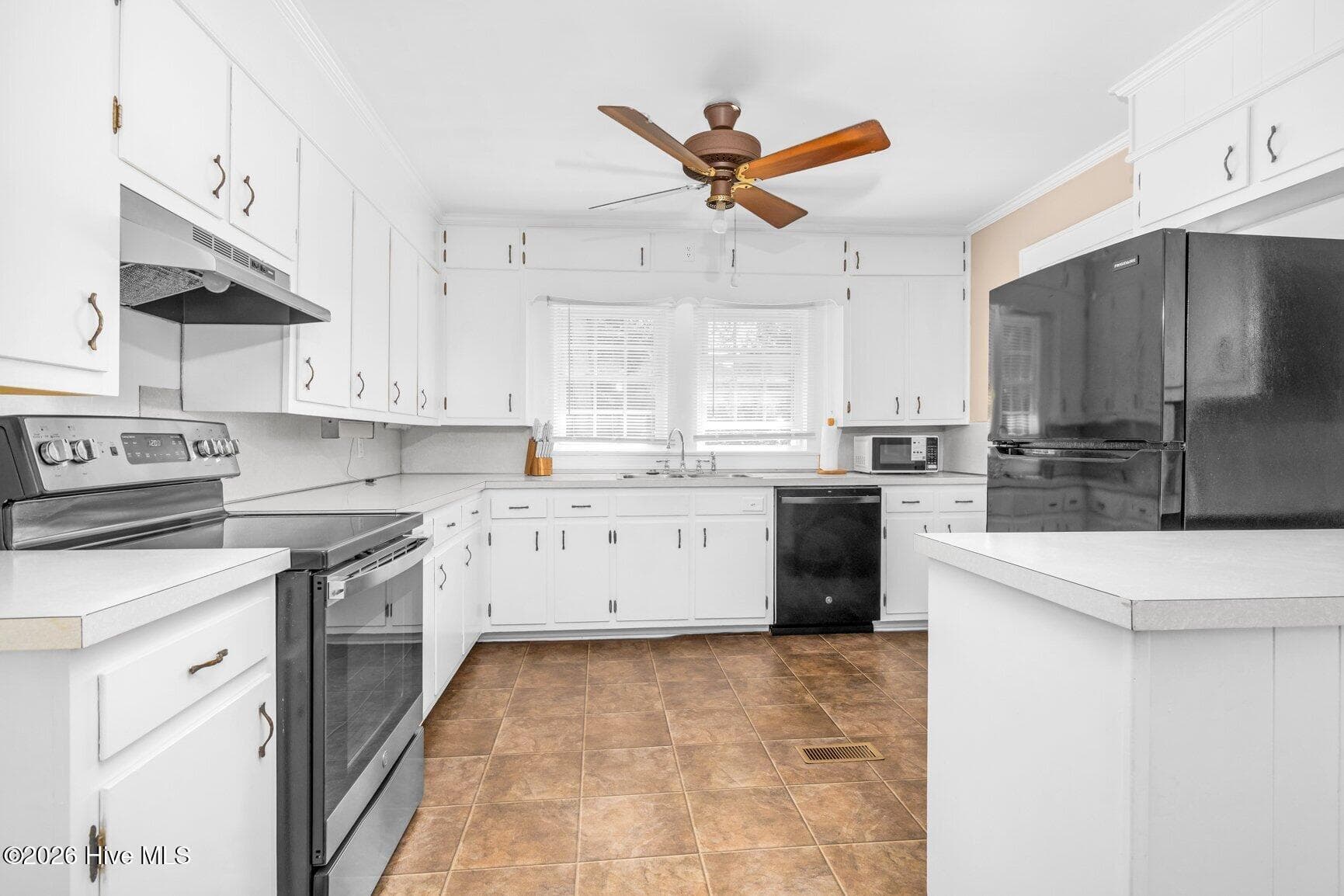 Kitchen - 405 E Center Street, Nashville, NC 27856