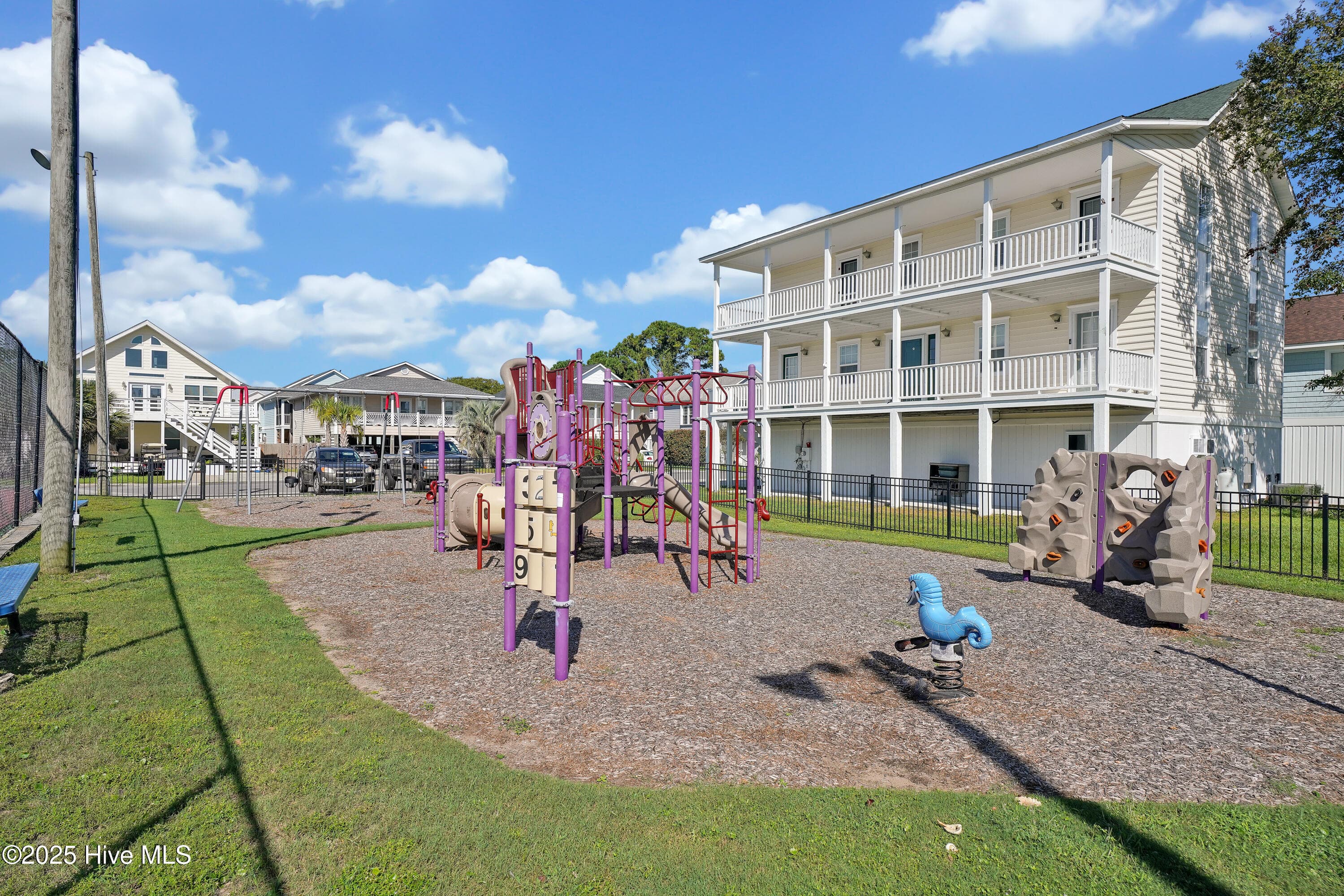 Single Family Residence at 917 Riptide Lane, Carolina Beach, NC 28428, photo 5 of 5