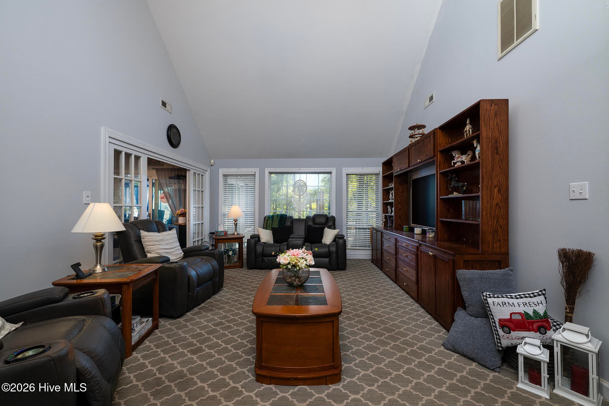 Living Room with a Soaring Vaulted Ceiling - 106 Windlass Way, Aurora, NC 27806