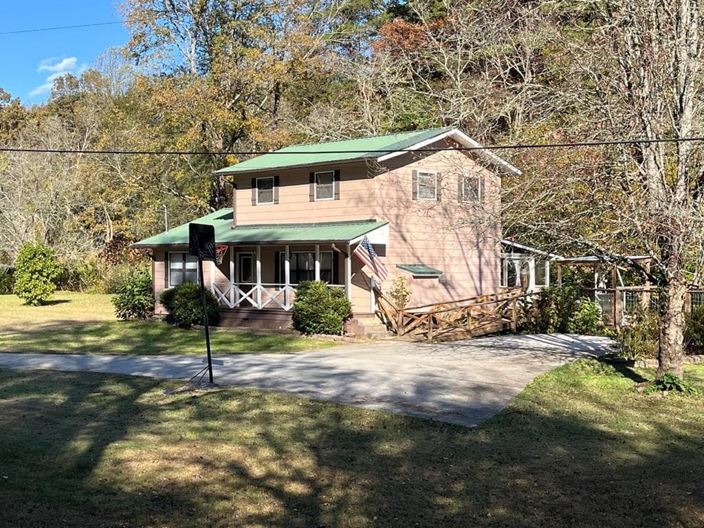Single Family Residence at 282 Myers Branch, Murphy, NC 28906, photo 2 of 51