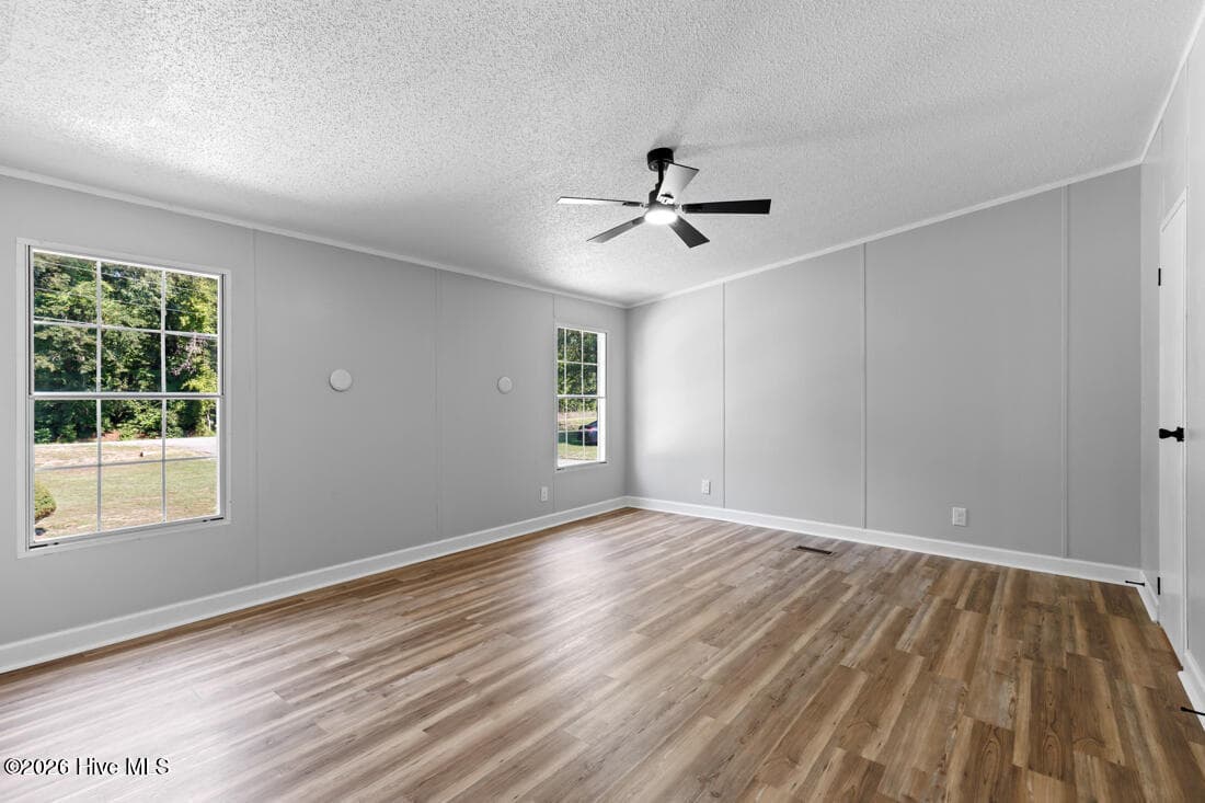 Manufactured Home at 5837 Parkton Road, Hope Mills, NC 28348, photo 19 of 43