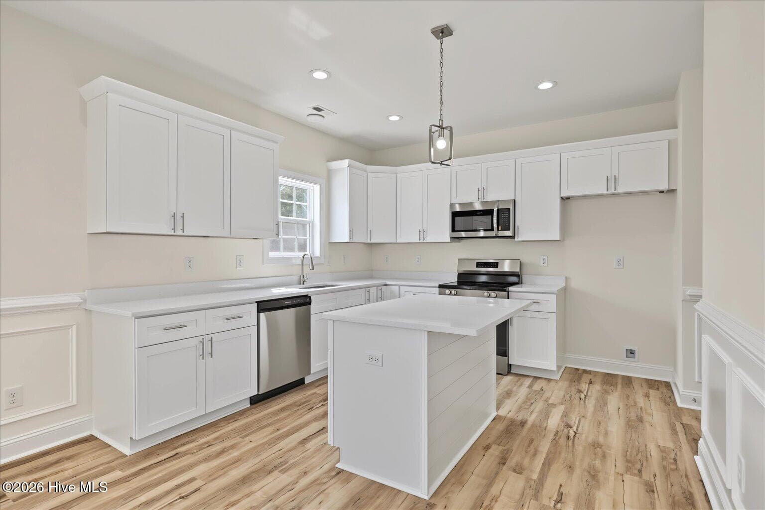 Single Family Residence at 467 Fowler Manning Road, Richlands, NC 28574, photo 11 of 49