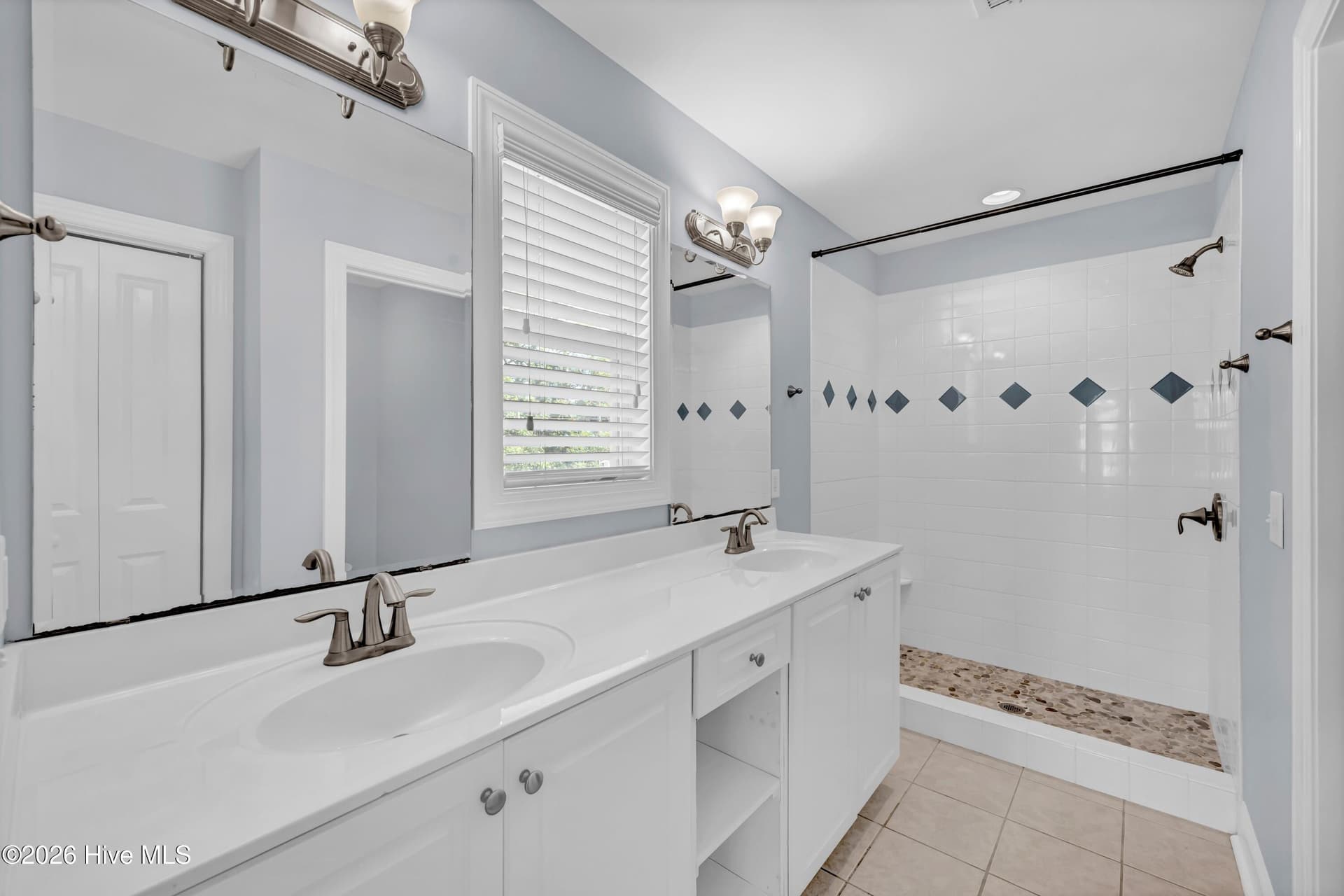 Condominium at 131 Myrtle Avenue, Wilmington, NC 28403, photo 12 of 24