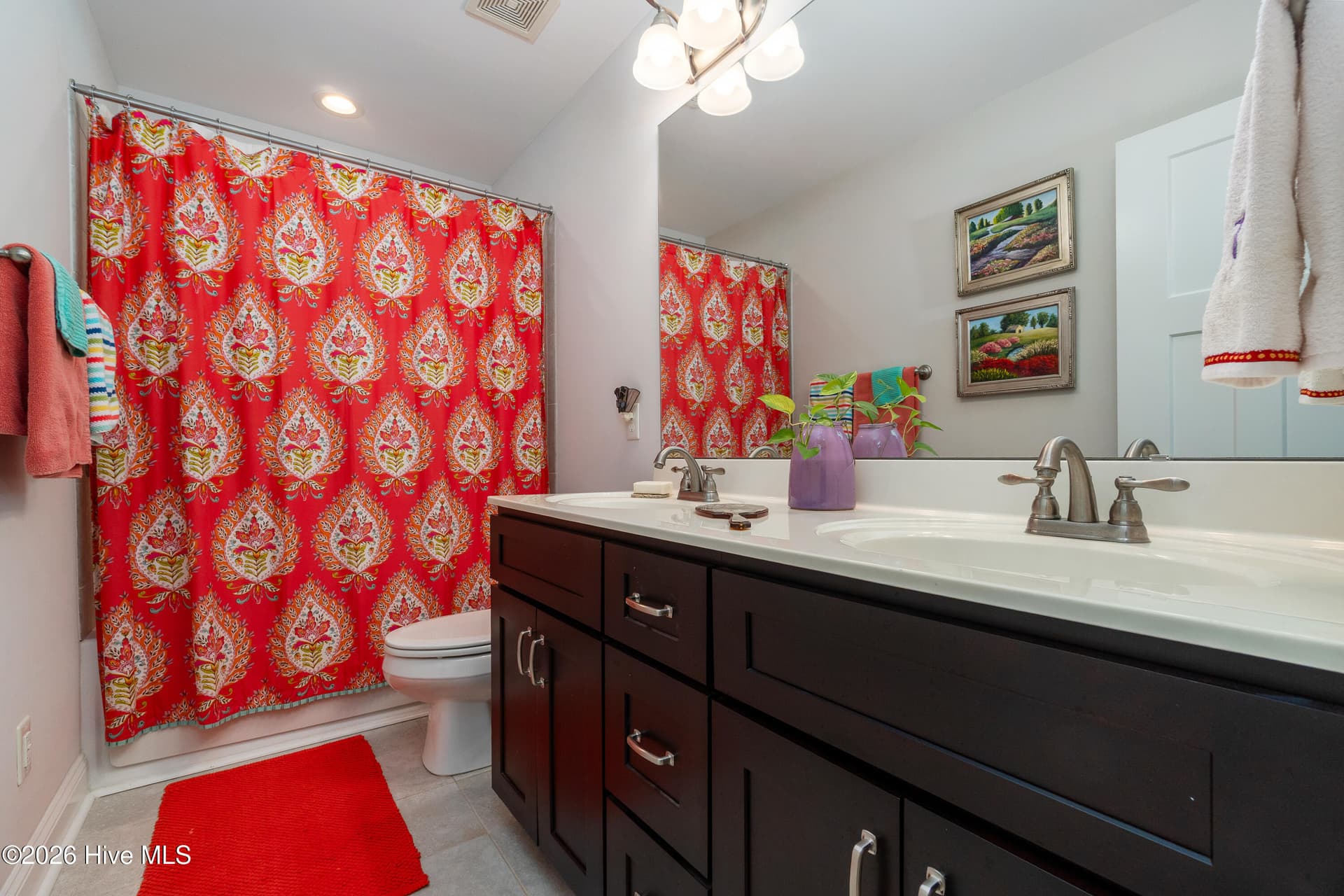 Upstairs full bathroom - 603 Trawler Place, Newport, NC 28570