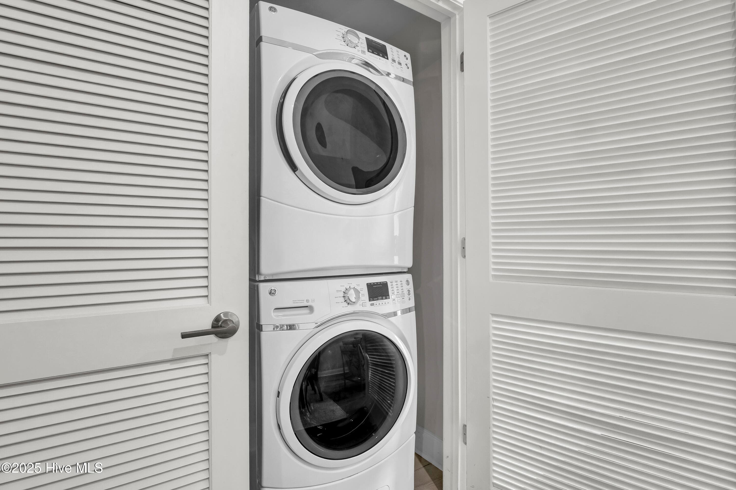 Condominium at 14 Grace Street 1216, Wilmington, NC 28401, photo 21 of 33