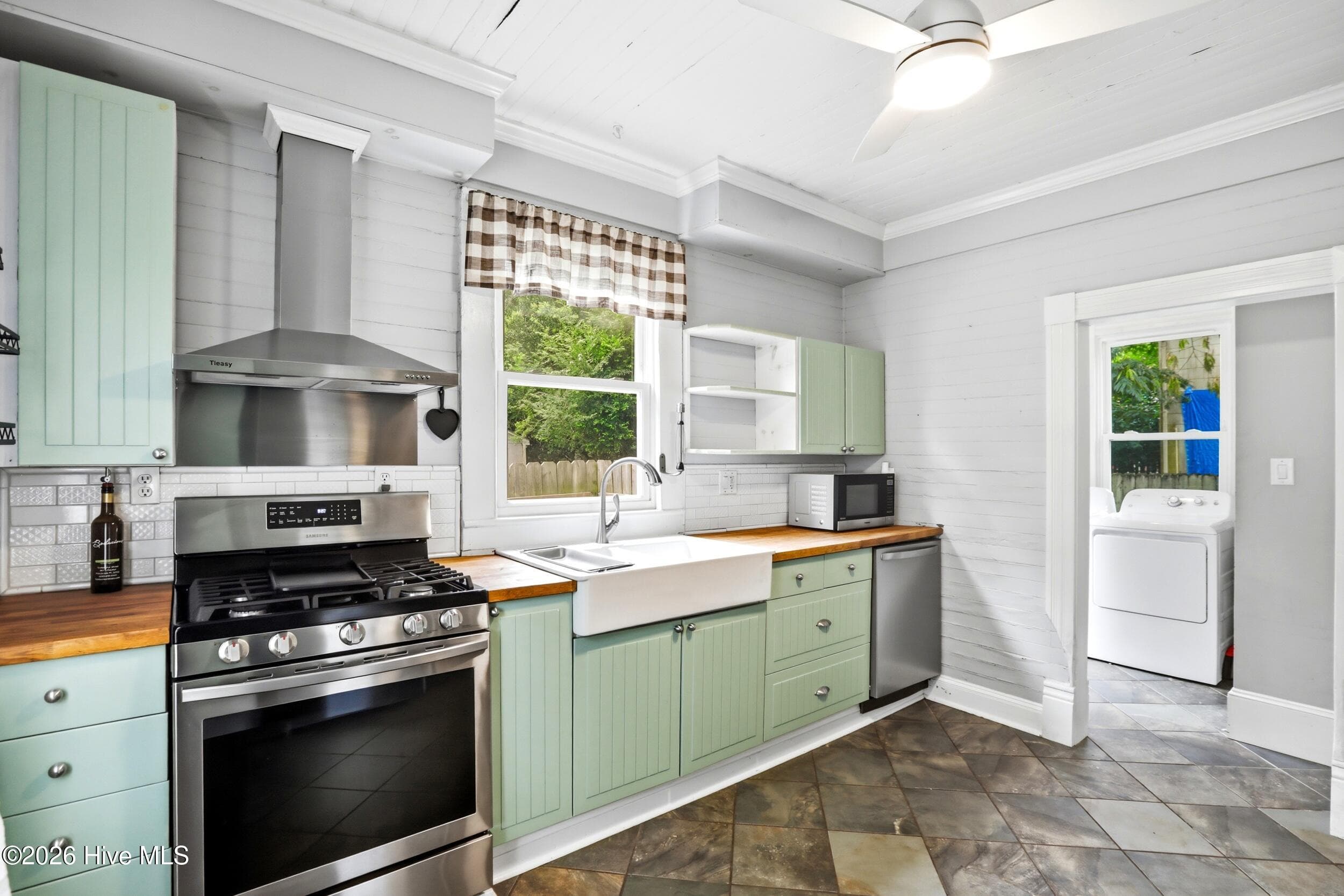 Single Family Residence at 307 Avenue B, New Bern, NC 28560, photo 21 of 55
