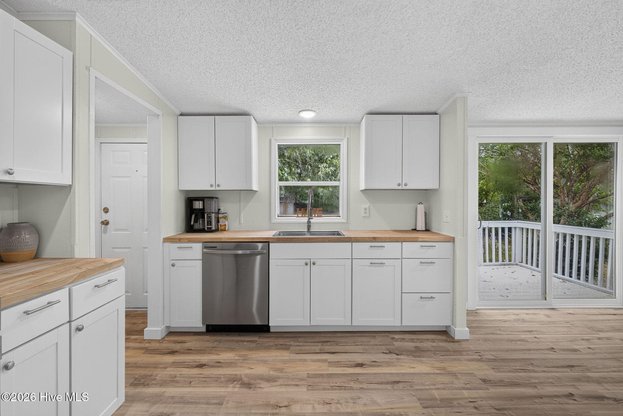 Manufactured Home at 145 Bellhammon Forest Drive, Rocky Point, NC 28457, photo 12 of 43