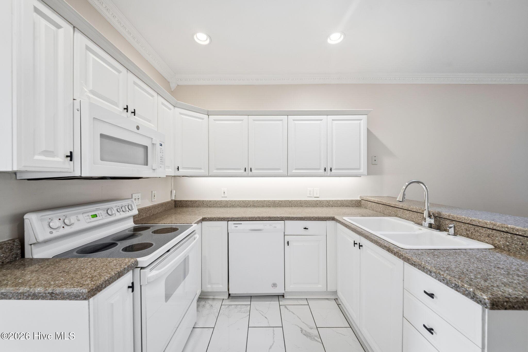 Townhouse at 4324 Ashley Park Drive, Wilmington, NC 28412, photo 14 of 46