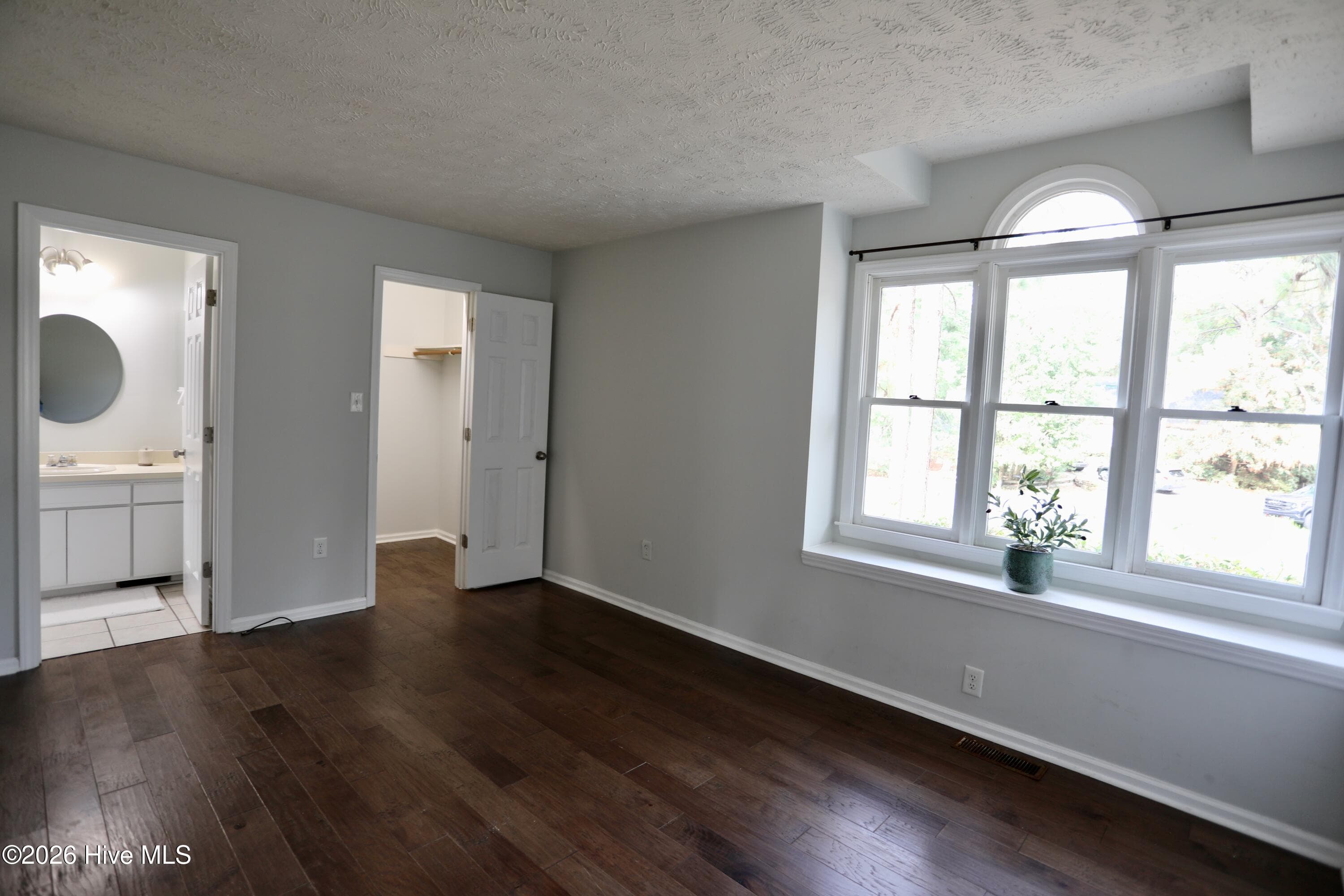 Single Family Residence at 100 Sawmill Road E, Pinehurst, NC 28374, photo 10 of 25