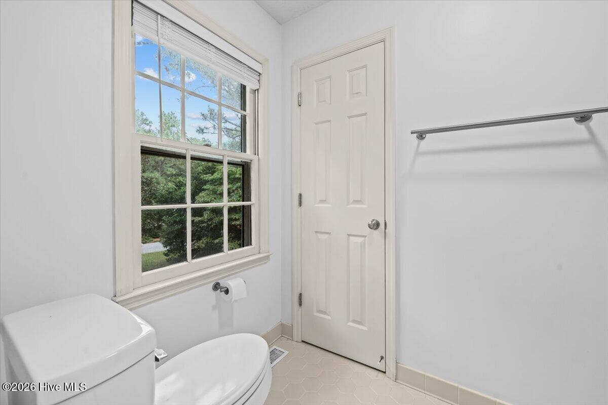 En Suite - 401 Summerlea Drive, Fayetteville, NC 28311, Fayetteville