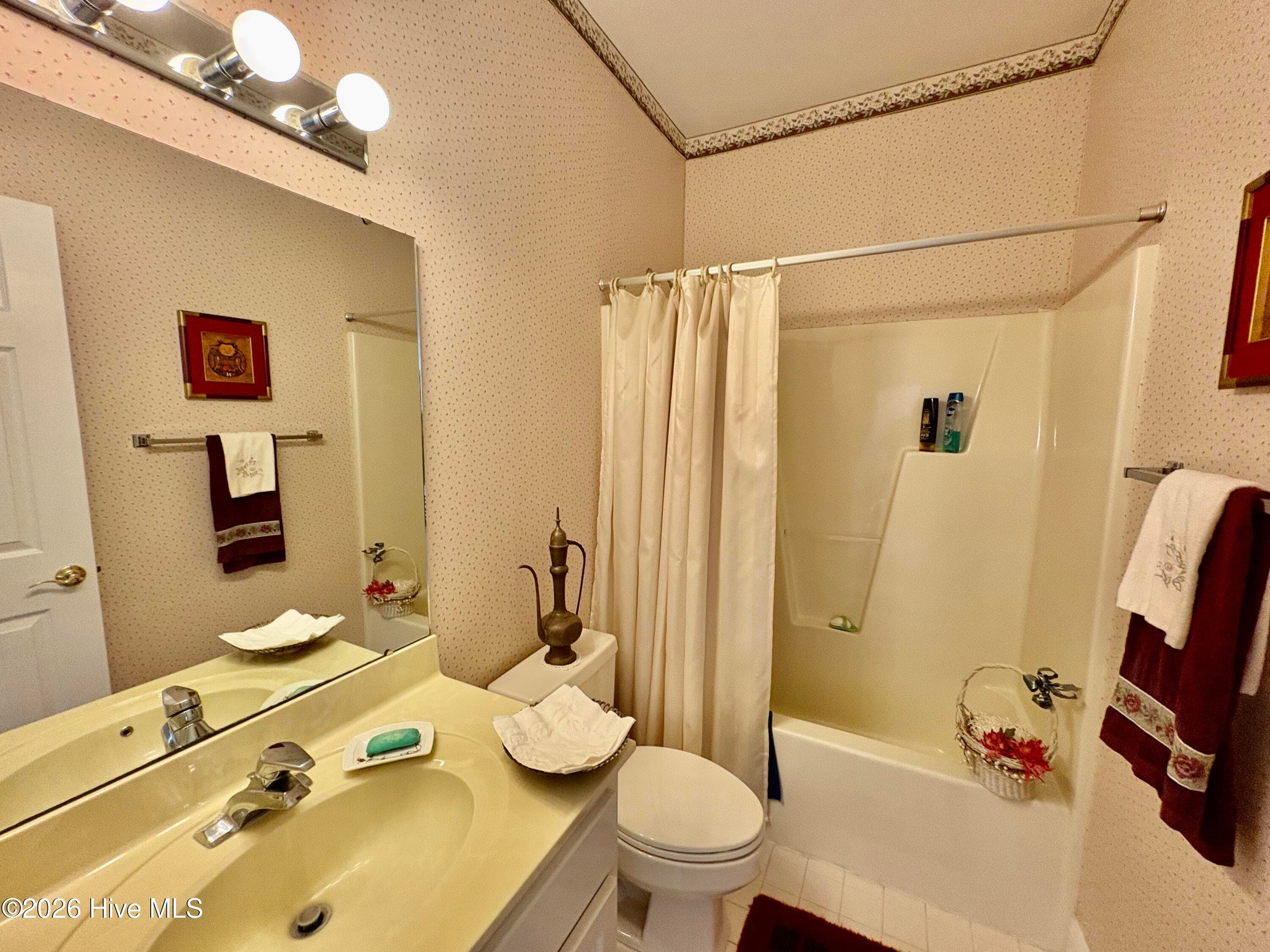 3 full baths - 112 Geneva Road, New Bern, NC 28562