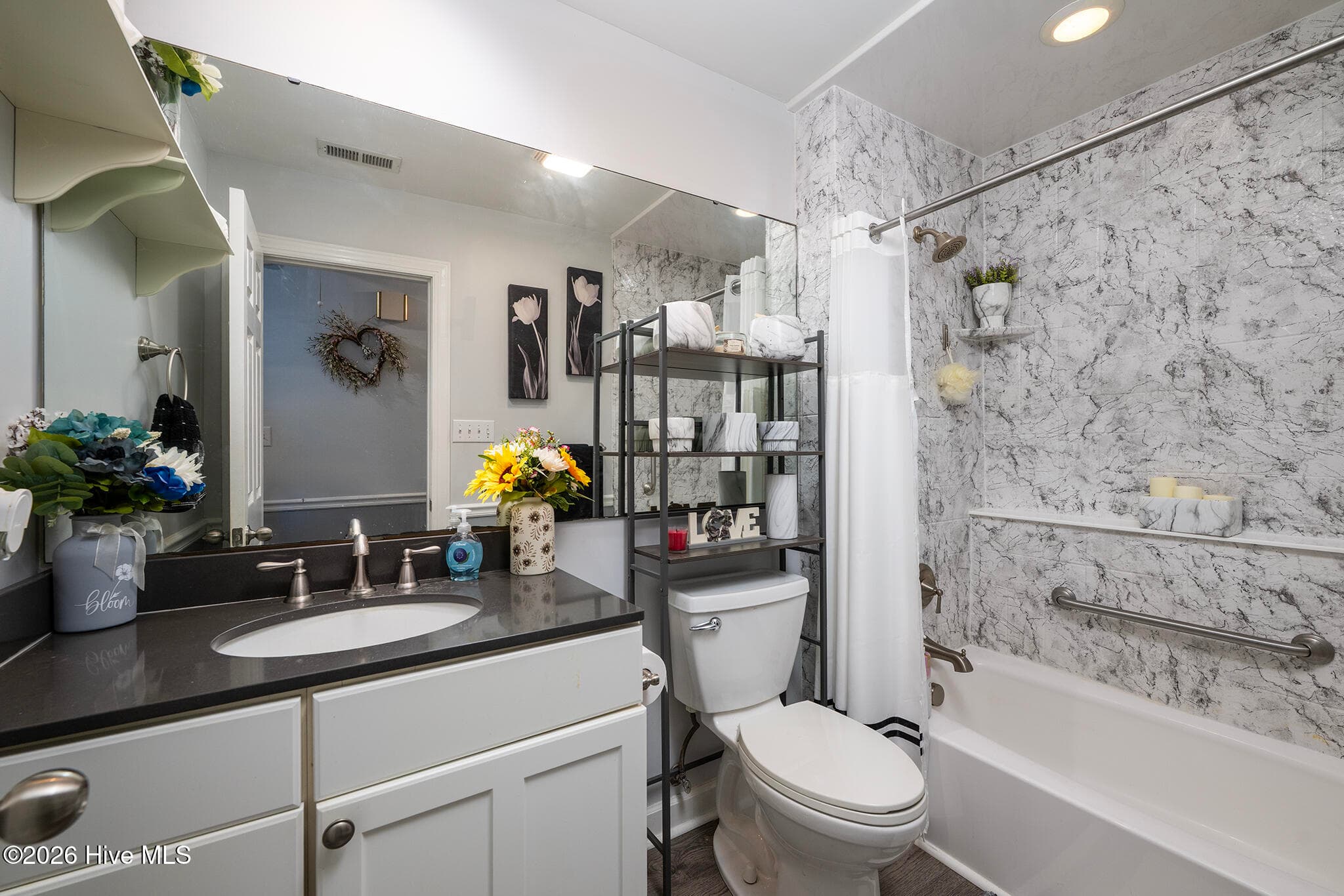 Guest Bathroom - 106 Windlass Way, Aurora, NC 27806