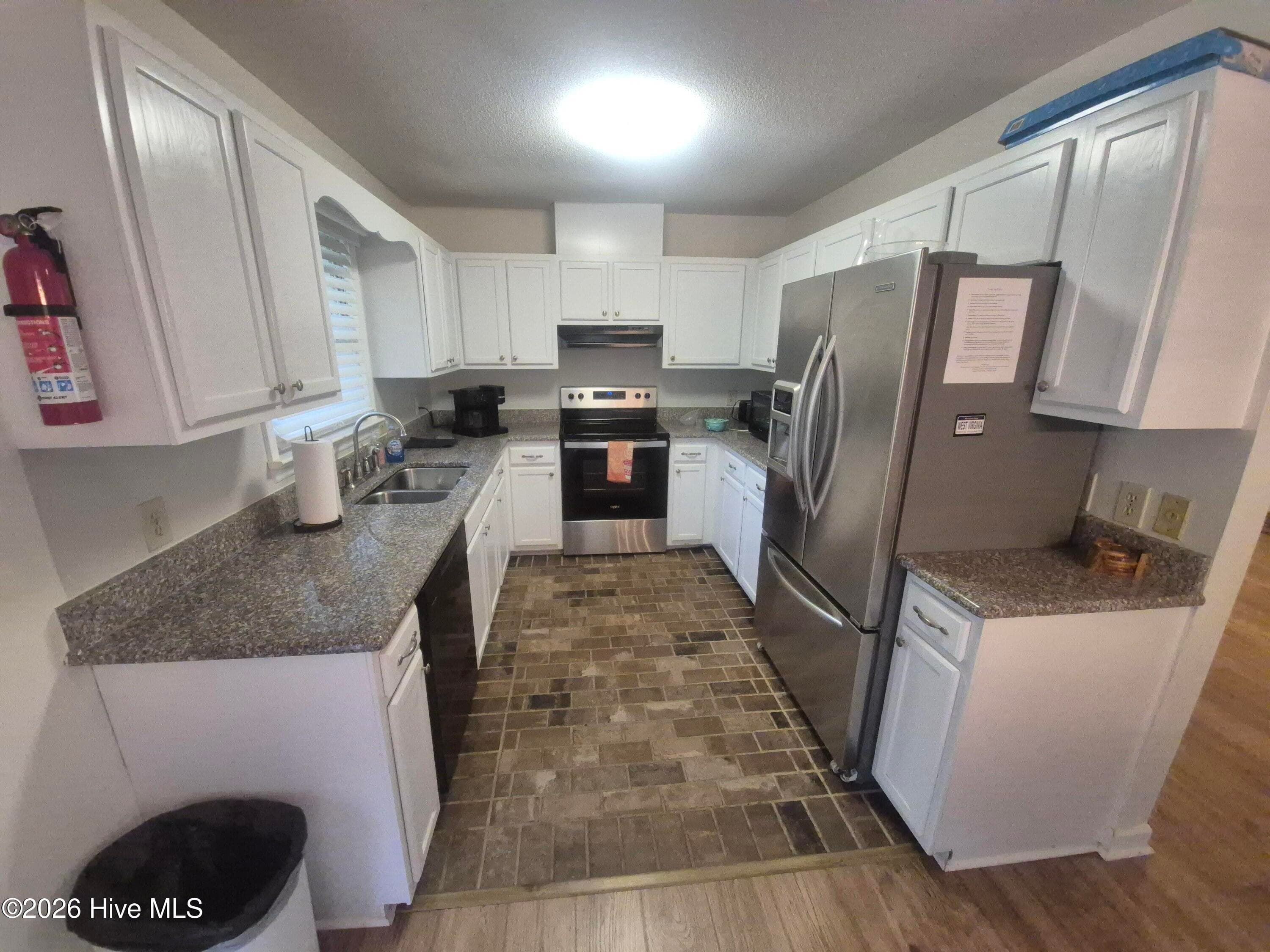 Single Family Residence at 5302 Dandelion Drive, Wilmington, NC 28405, photo 12 of 62