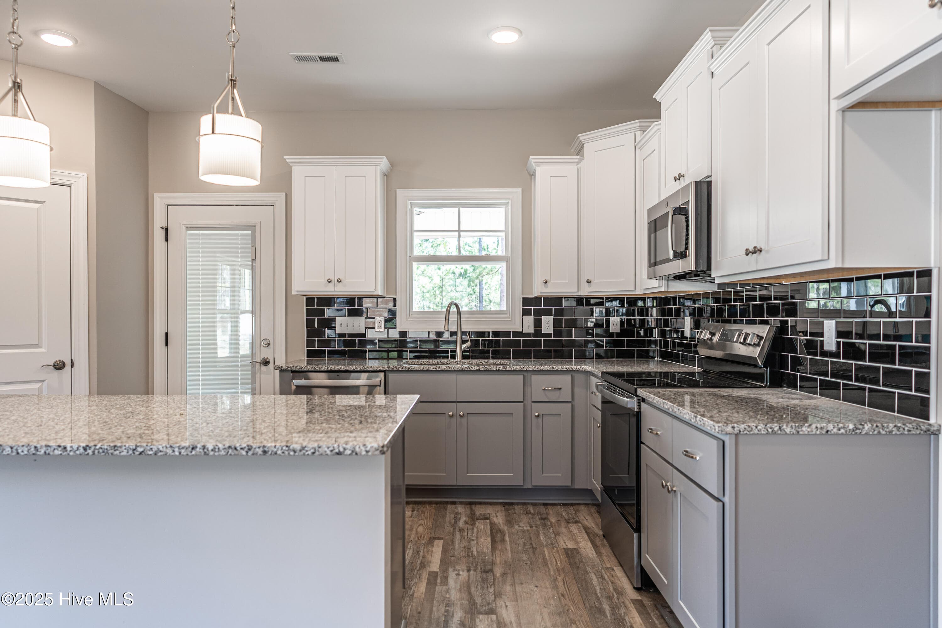 Superior Homes of the Sandhills 'Nashville' floor plan - *REPRESENTATIVE PHOTO* - 1021 Ivory Lane, West End, NC 27376