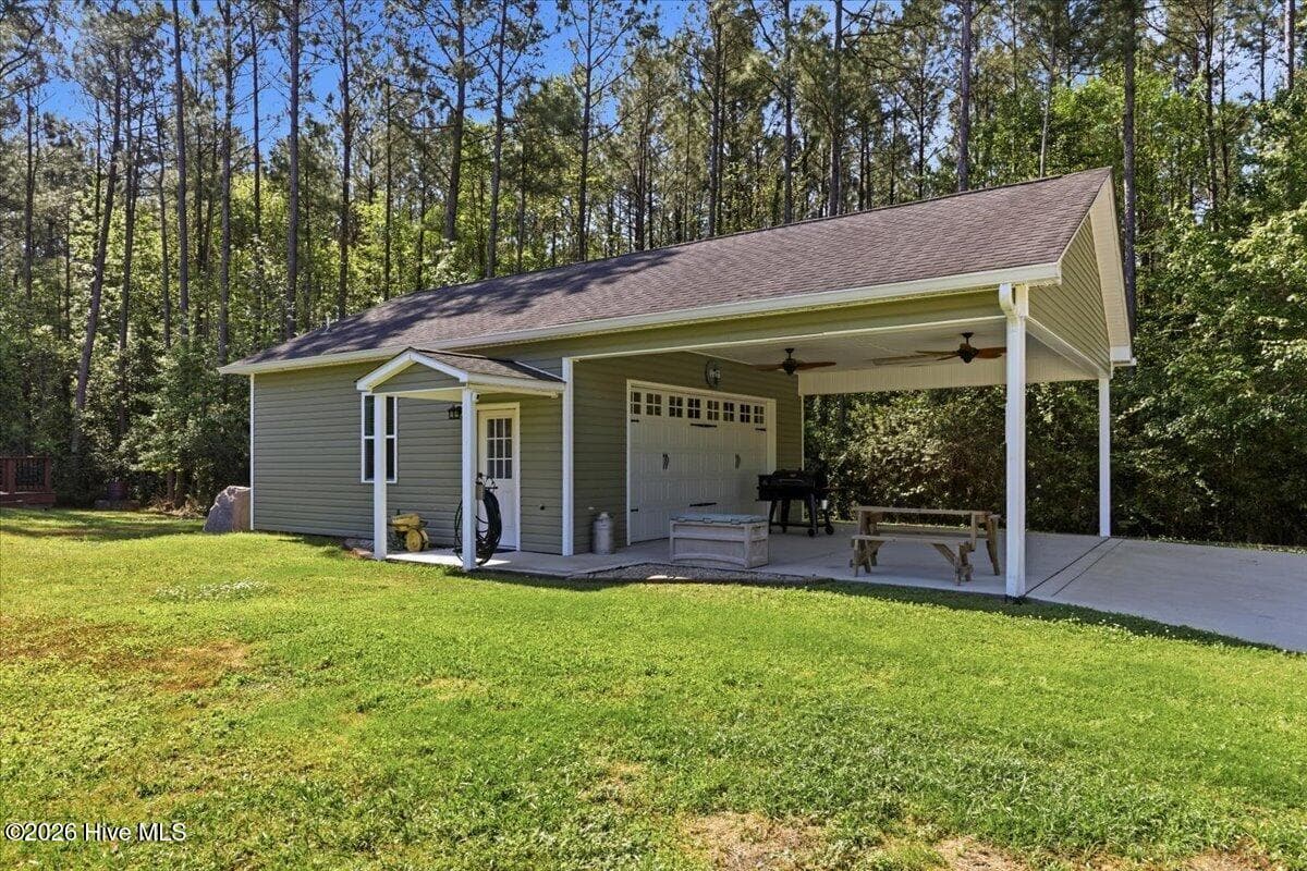 Single Family Residence at 111 W Huckleberry Way, Rocky Point, NC 28457, photo 4 of 52