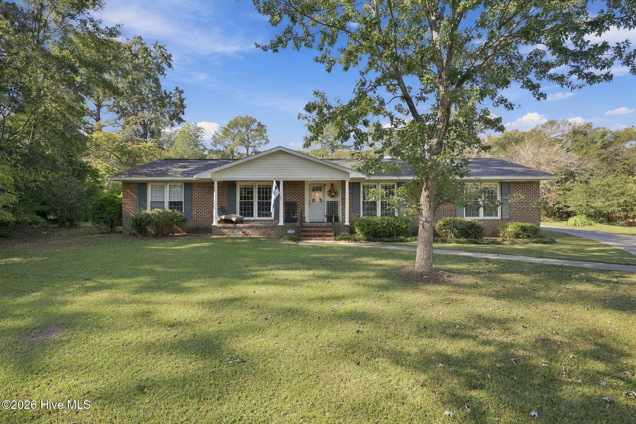 Single Family Residence at 309 Willowbrook Court, New Bern, NC 28562, photo 2 of 57
