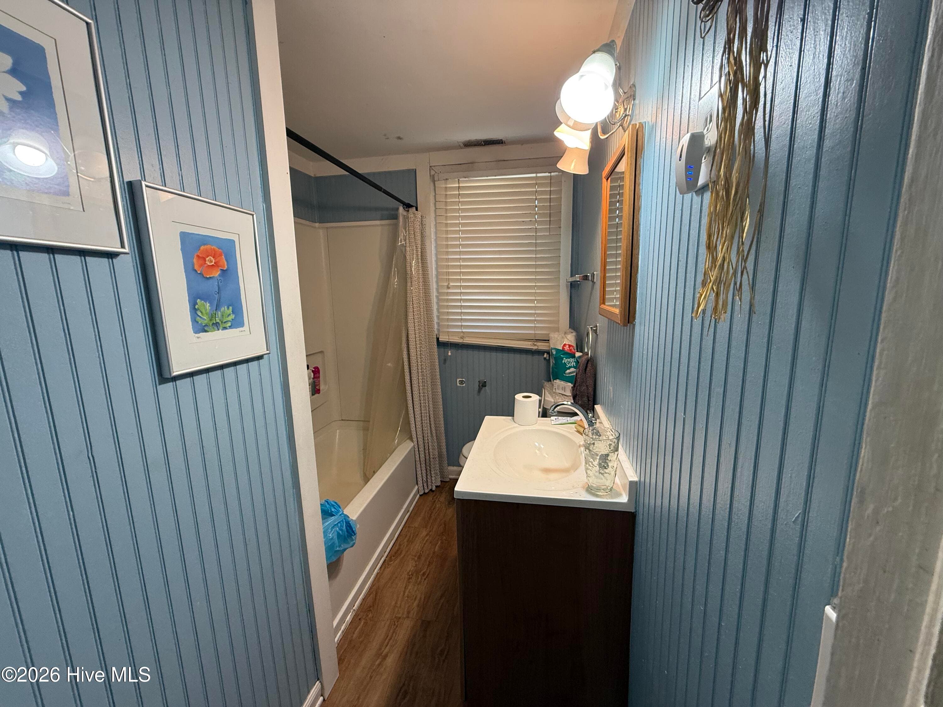 Full bath - 7864 Caratoke Highway, Powells Point, NC 27966