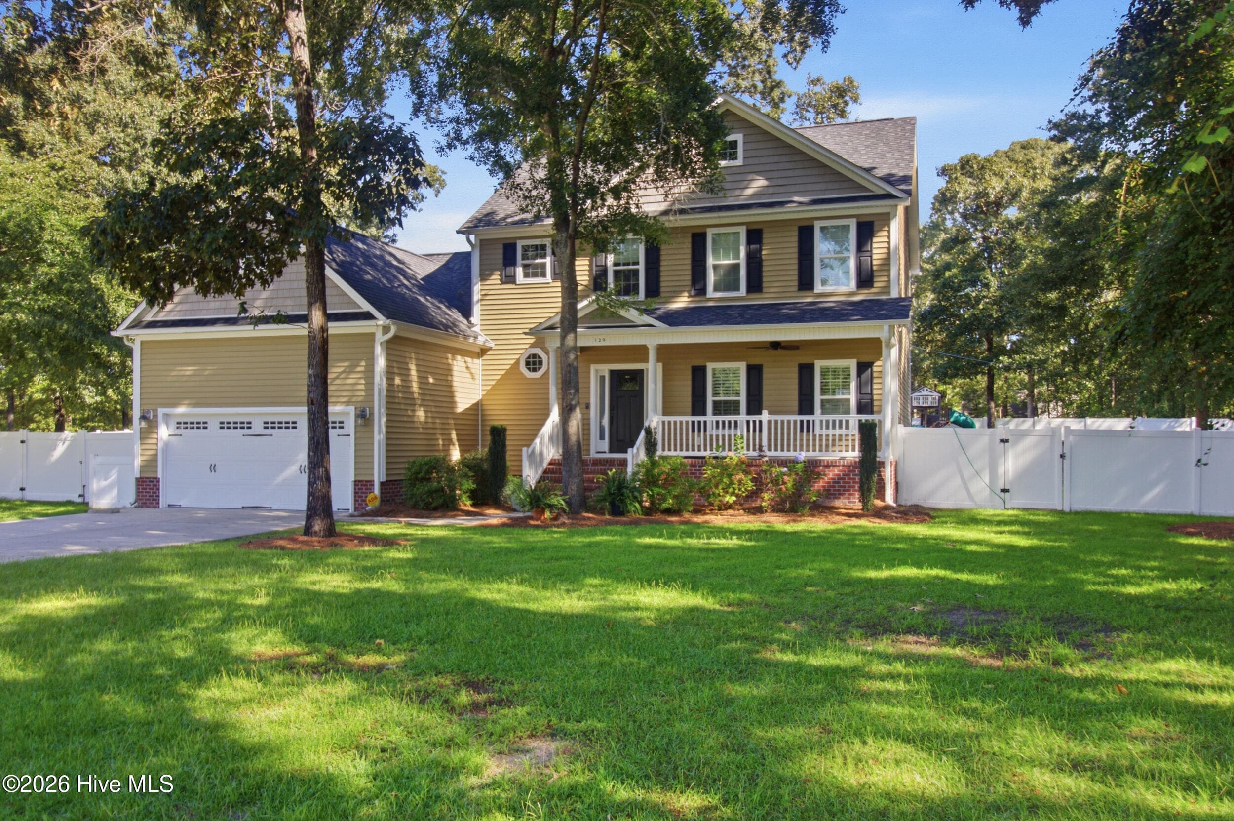 Single Family Residence at 120 Ferret Run Lane, New Bern, NC 28562, photo 2 of 30