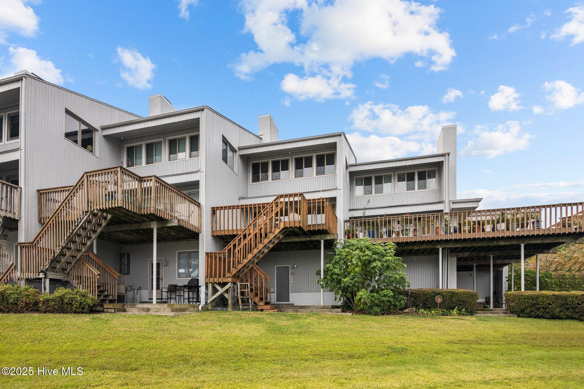 Townhouse at 24 Batts Hill Road, New Bern, NC 28562, photo 3 of 50